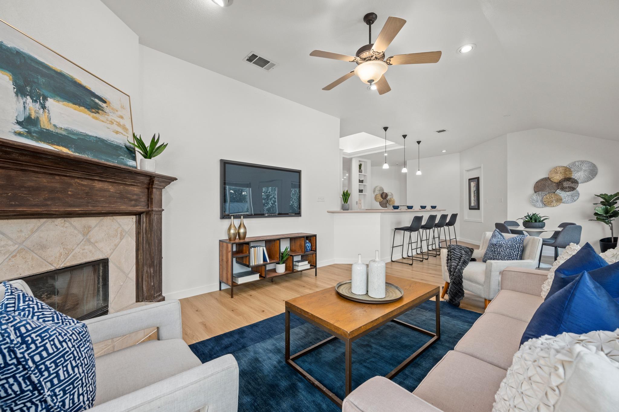 11039 Galleria CV