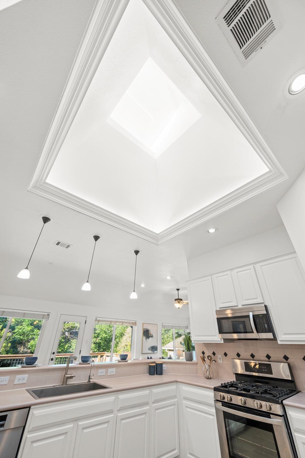 11039 Galleria CV