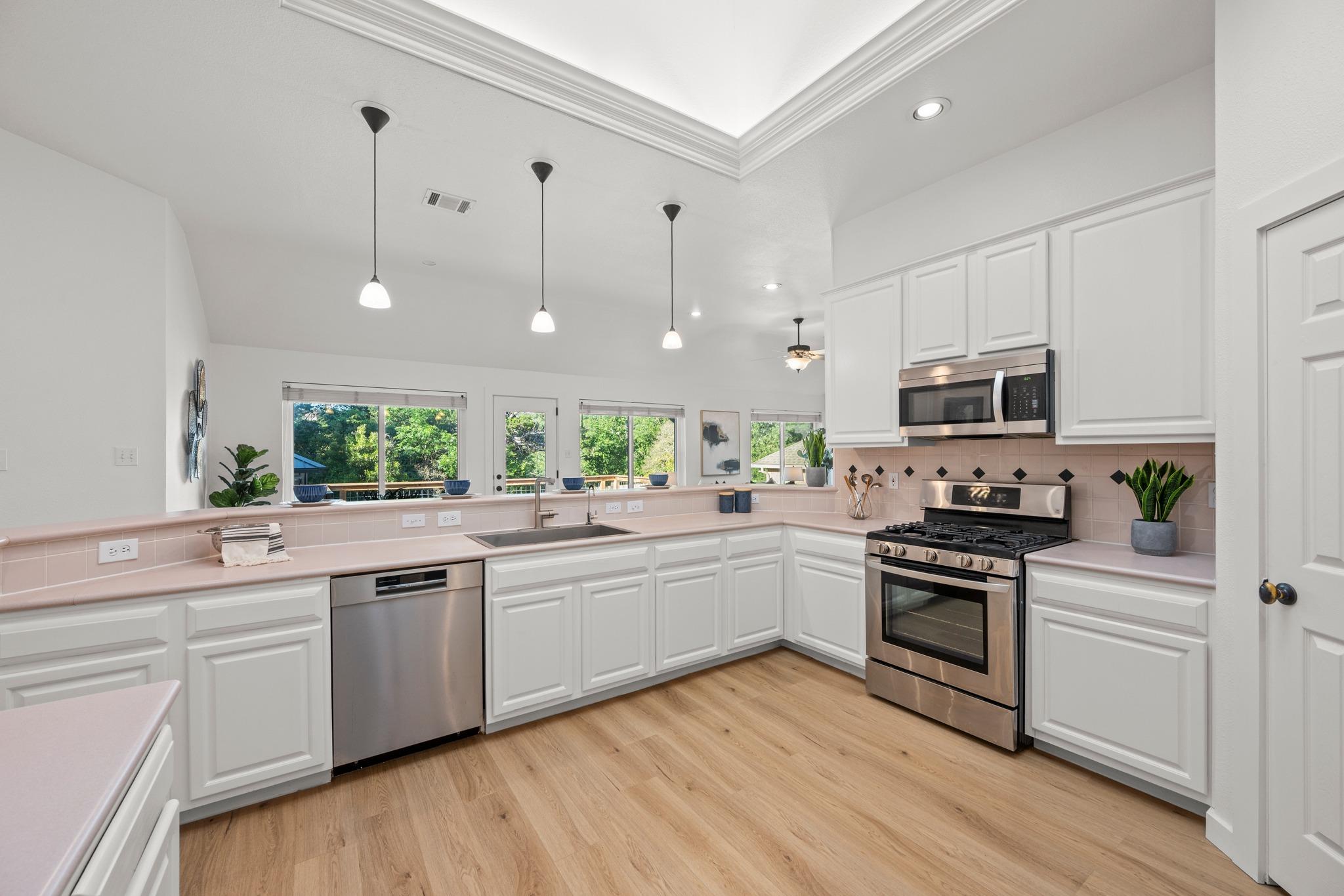 11039 Galleria CV
