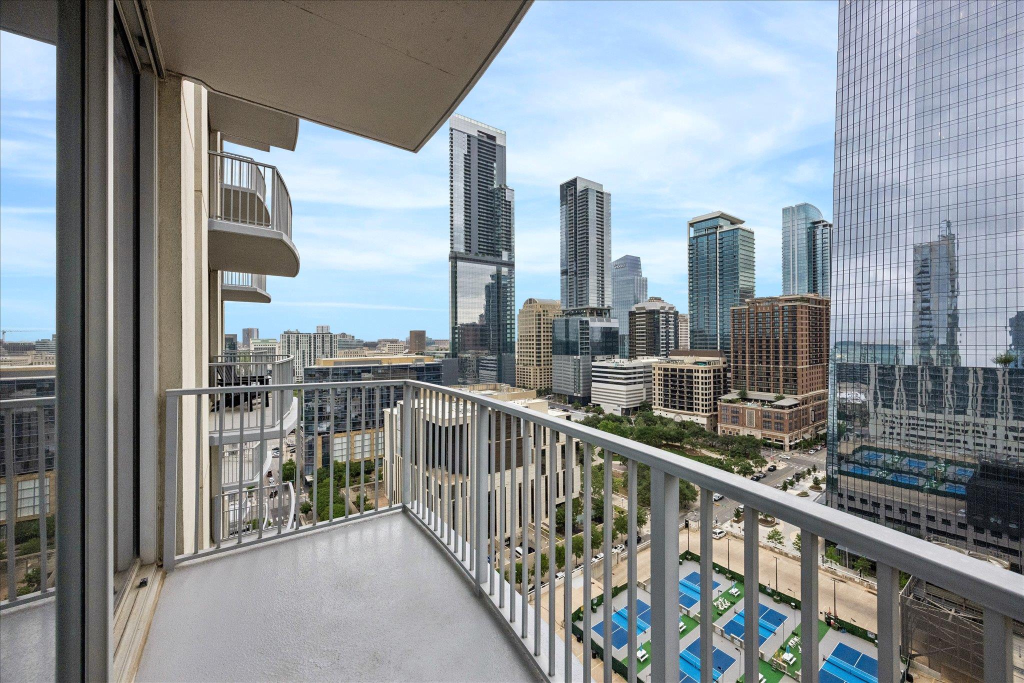360 Nueces ST # 2005