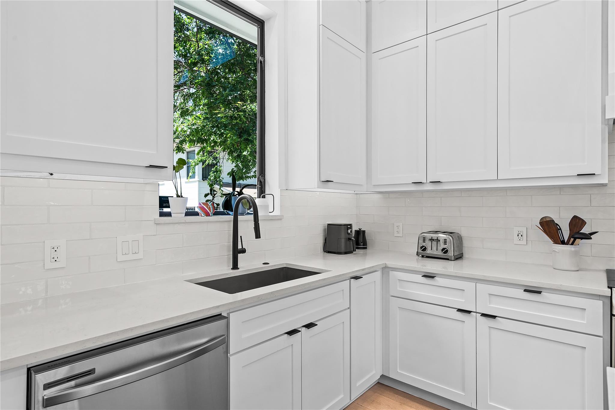 2216 Lindell Ave # 2