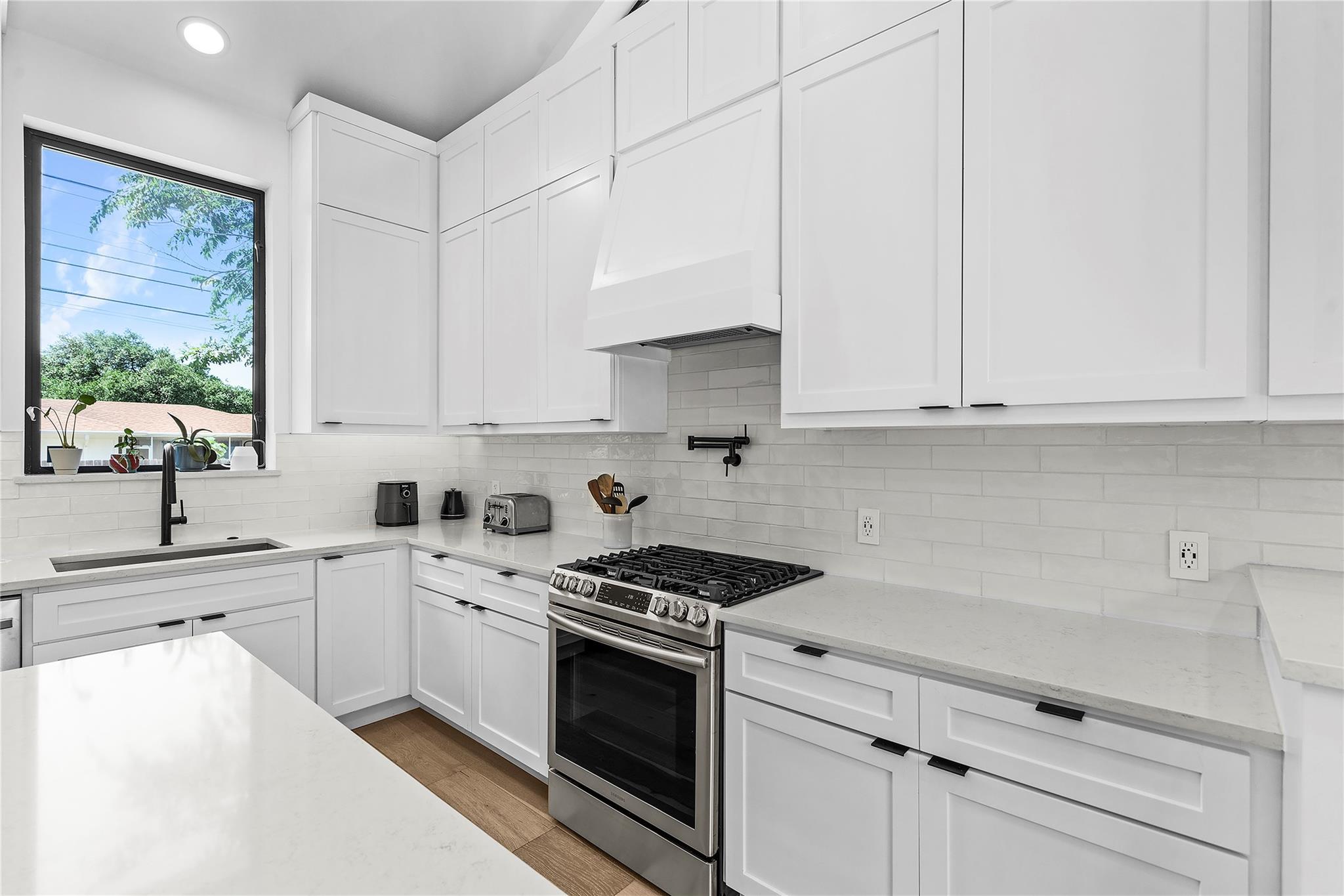 2216 Lindell Ave # 2