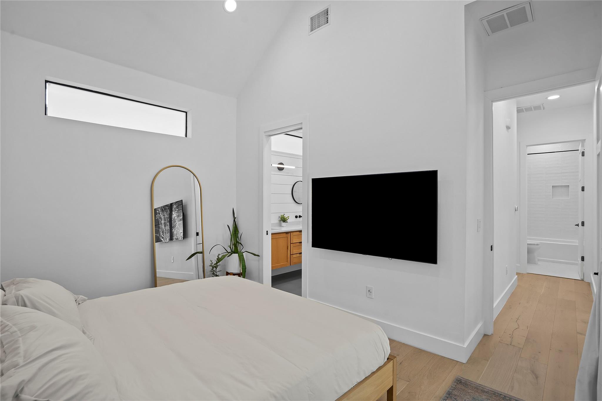 2216 Lindell Ave # 2