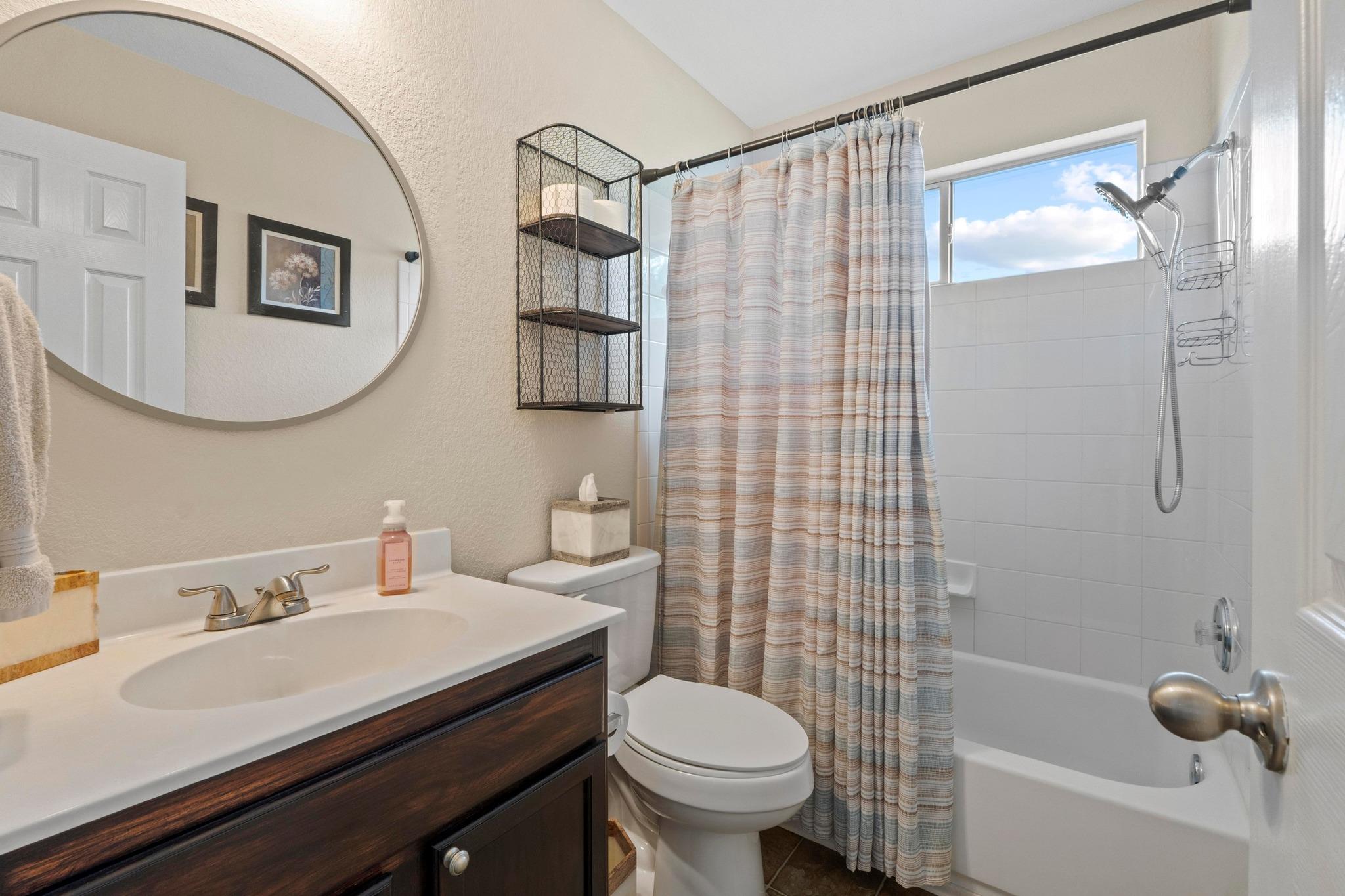 1111 Whitley DR