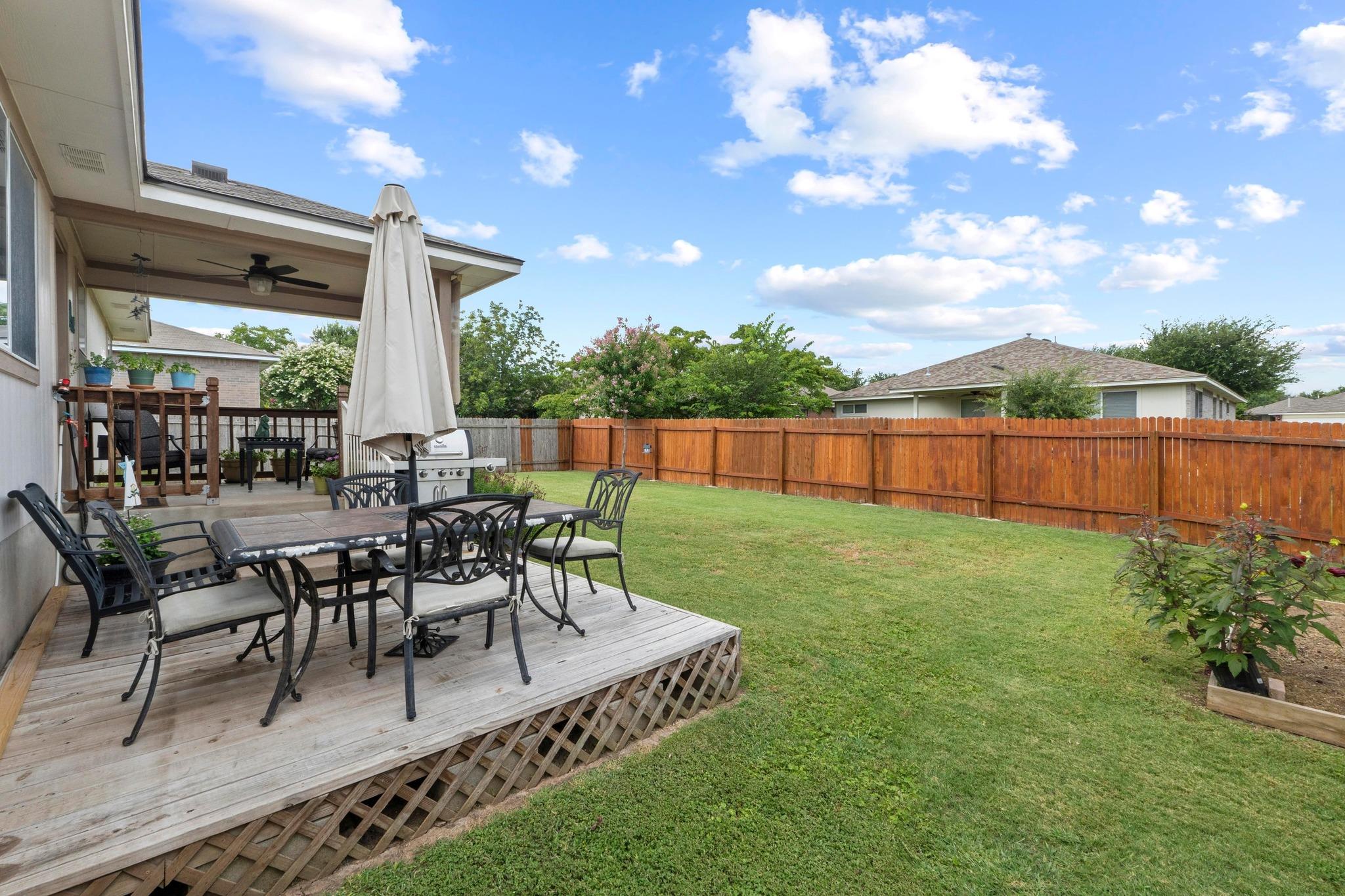 1111 Whitley DR