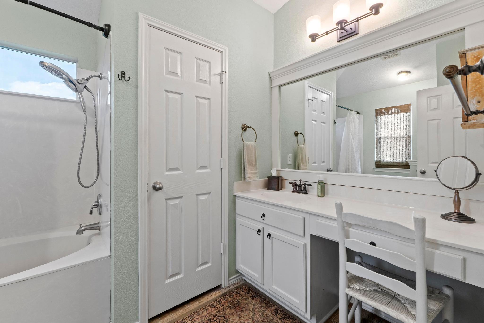 1111 Whitley DR