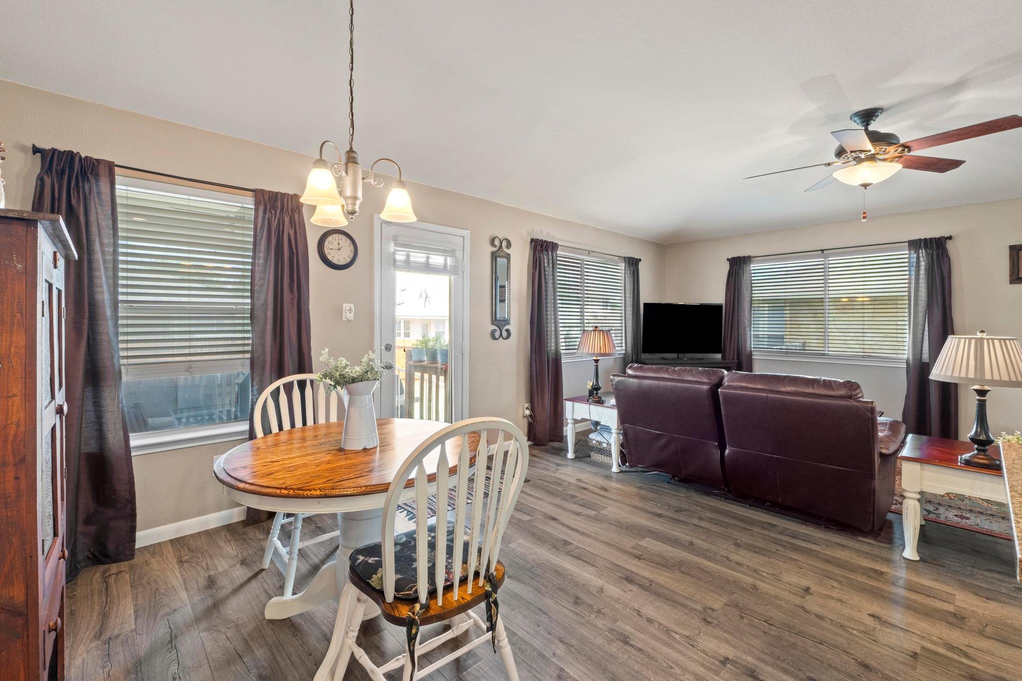 1111 Whitley DR