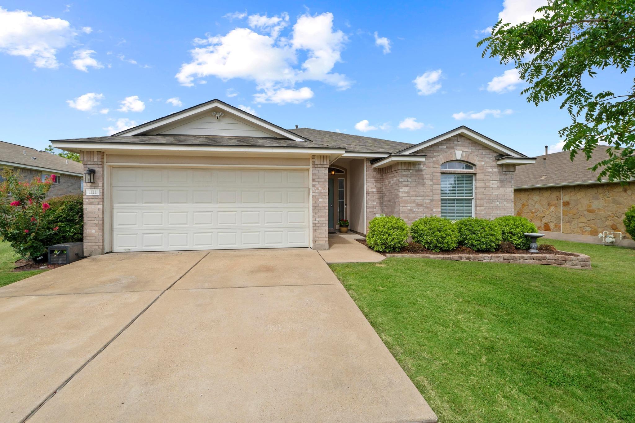 1111 Whitley DR