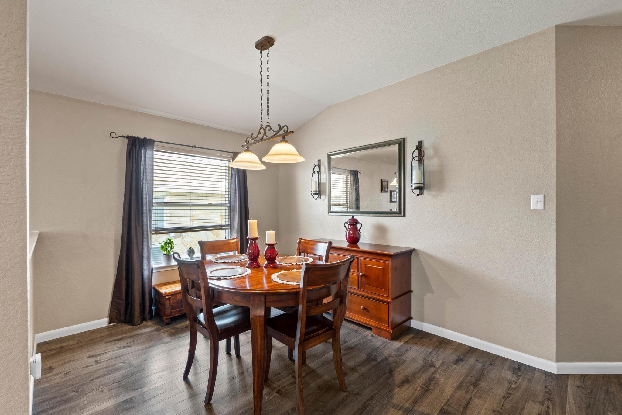 1111 Whitley DR