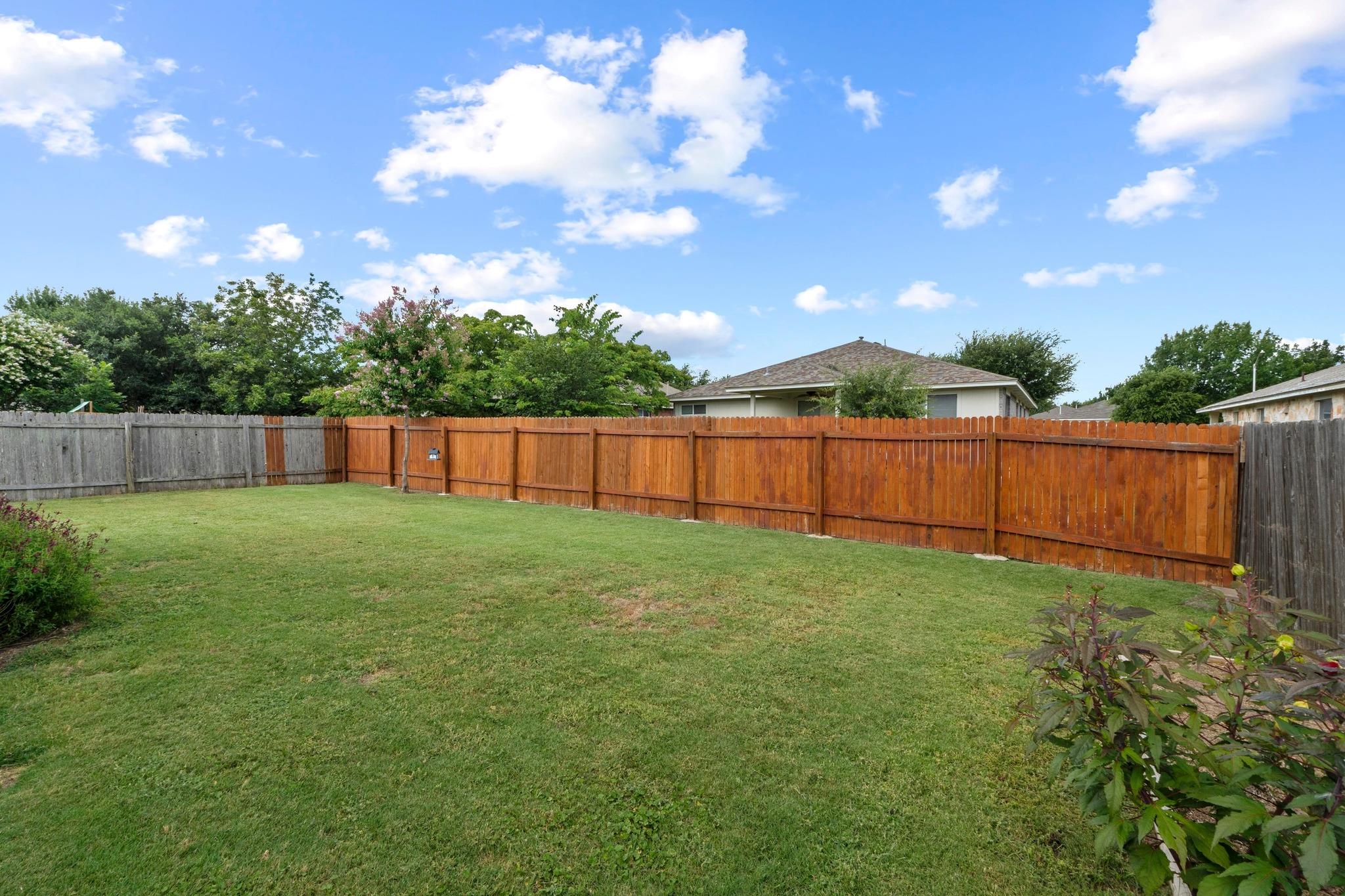 1111 Whitley DR