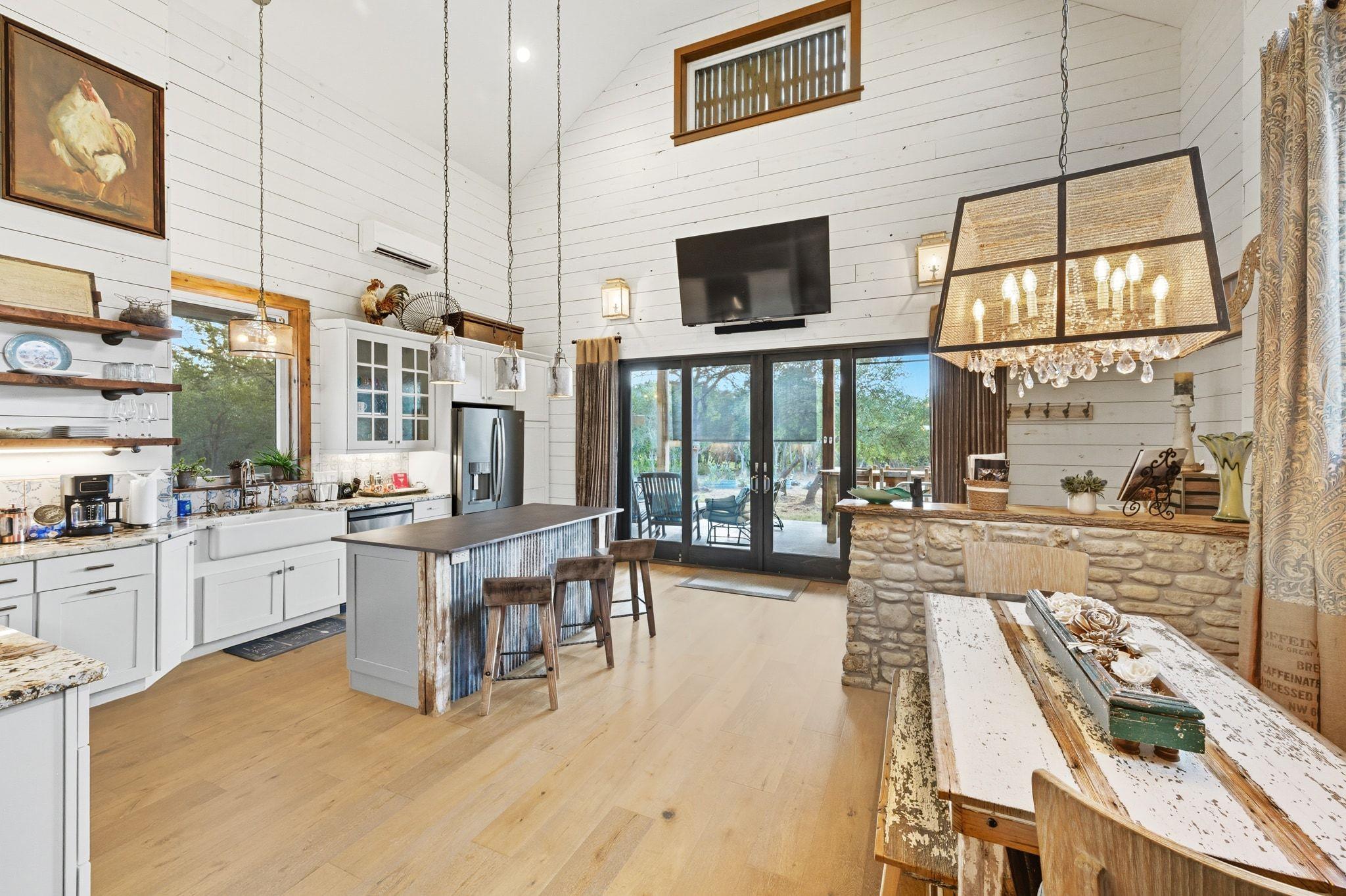 1910 Sandy Point RD, Wimberley