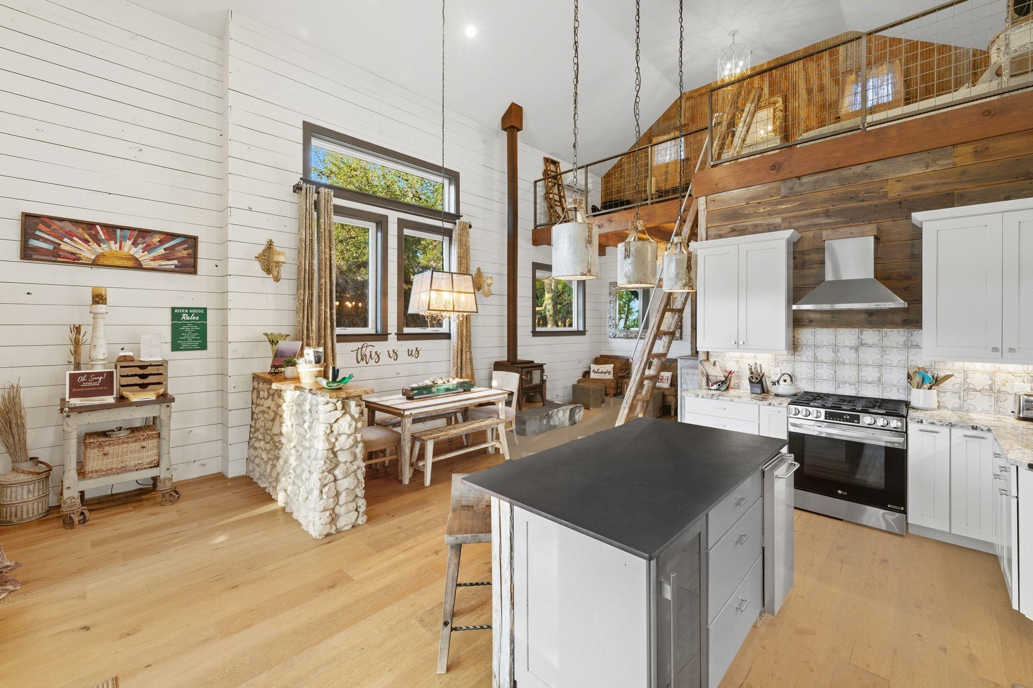 1910 Sandy Point RD, Wimberley