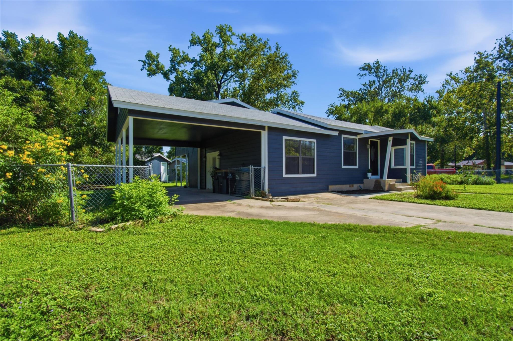 901 Barbara DR