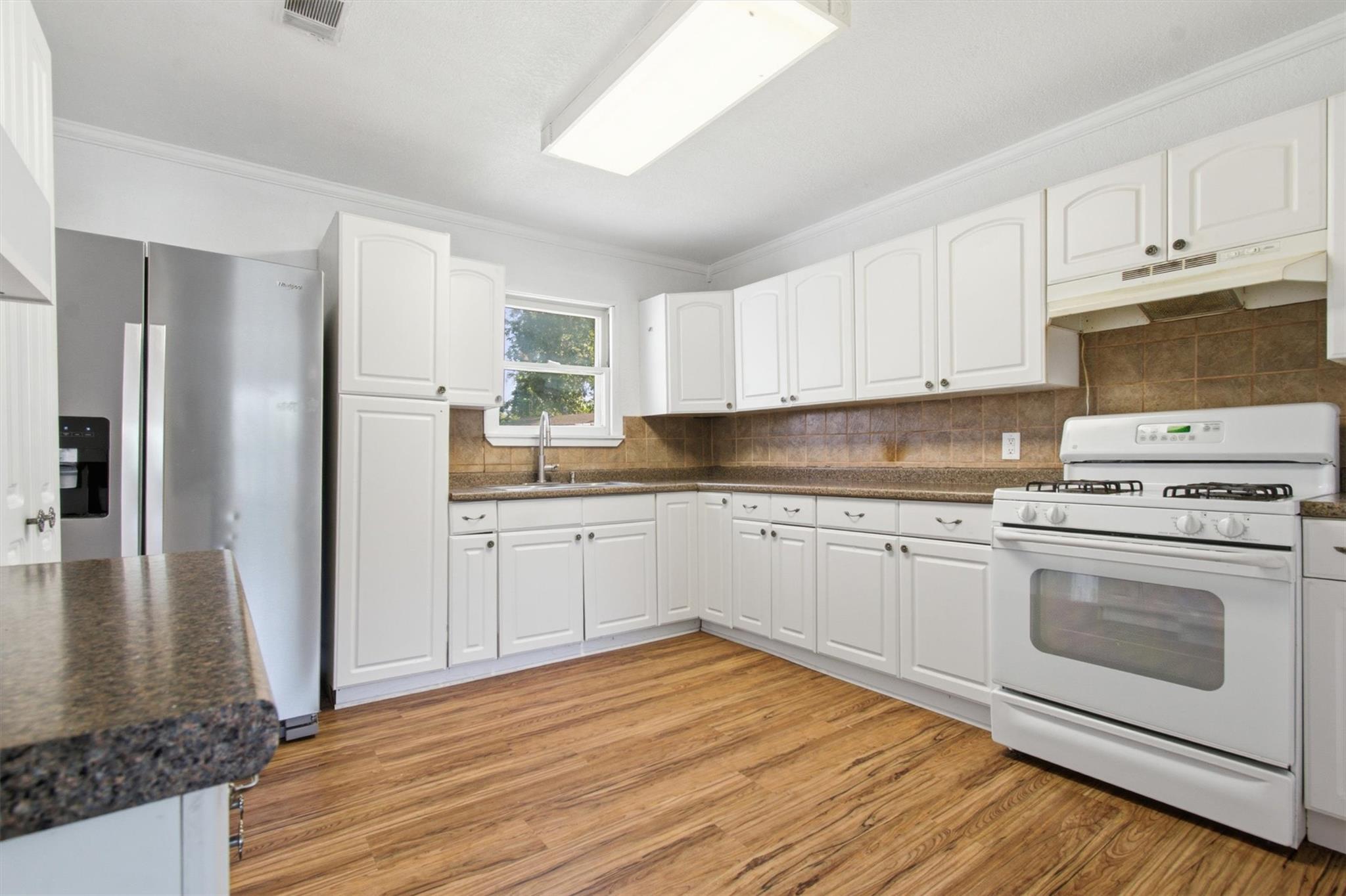 901 Barbara DR