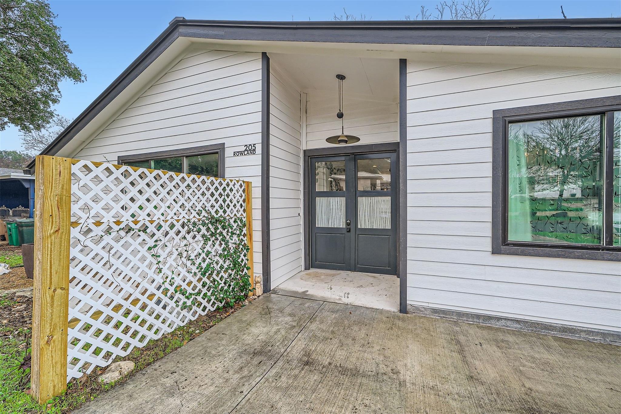 205 Rowland DR