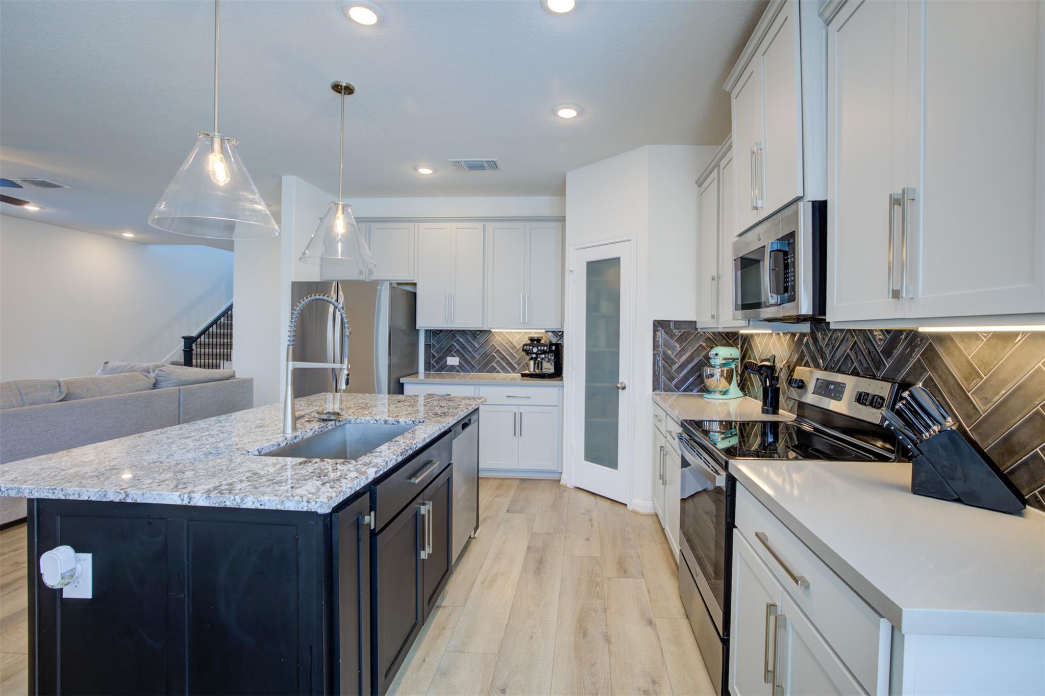 3257 Fox Sedge