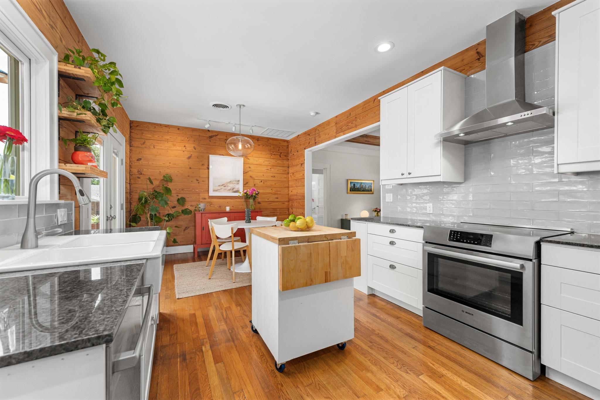 2205 S Balboa RD