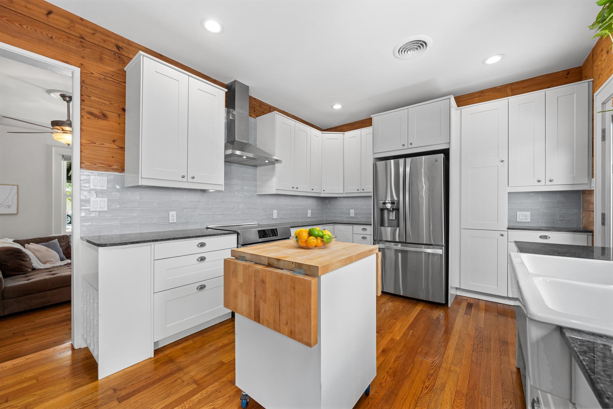 2205 S Balboa RD