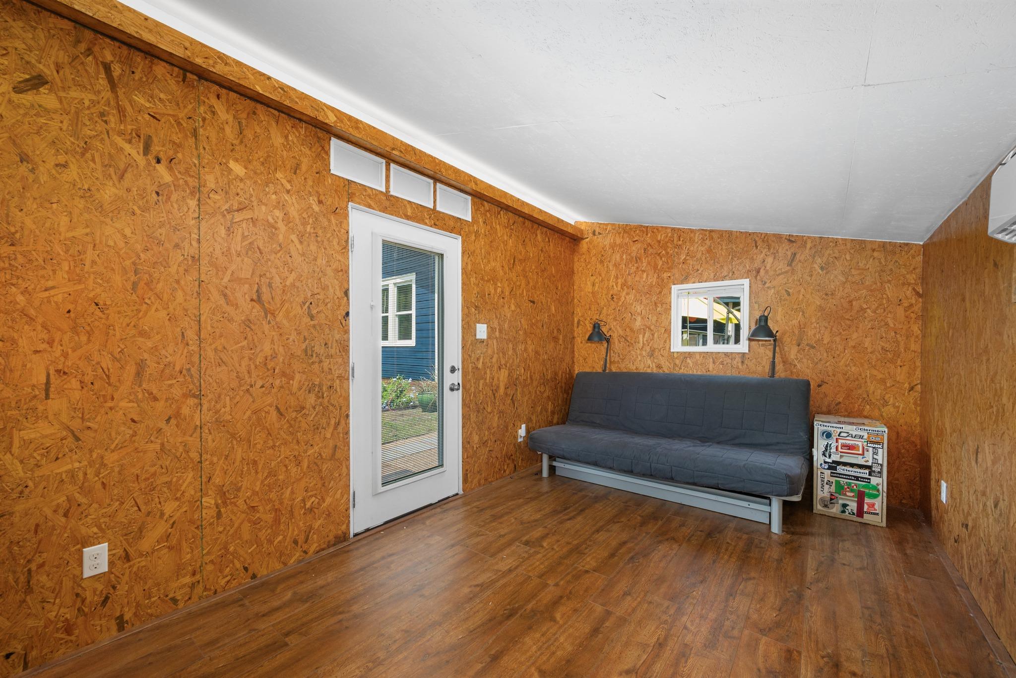 2205 S Balboa RD