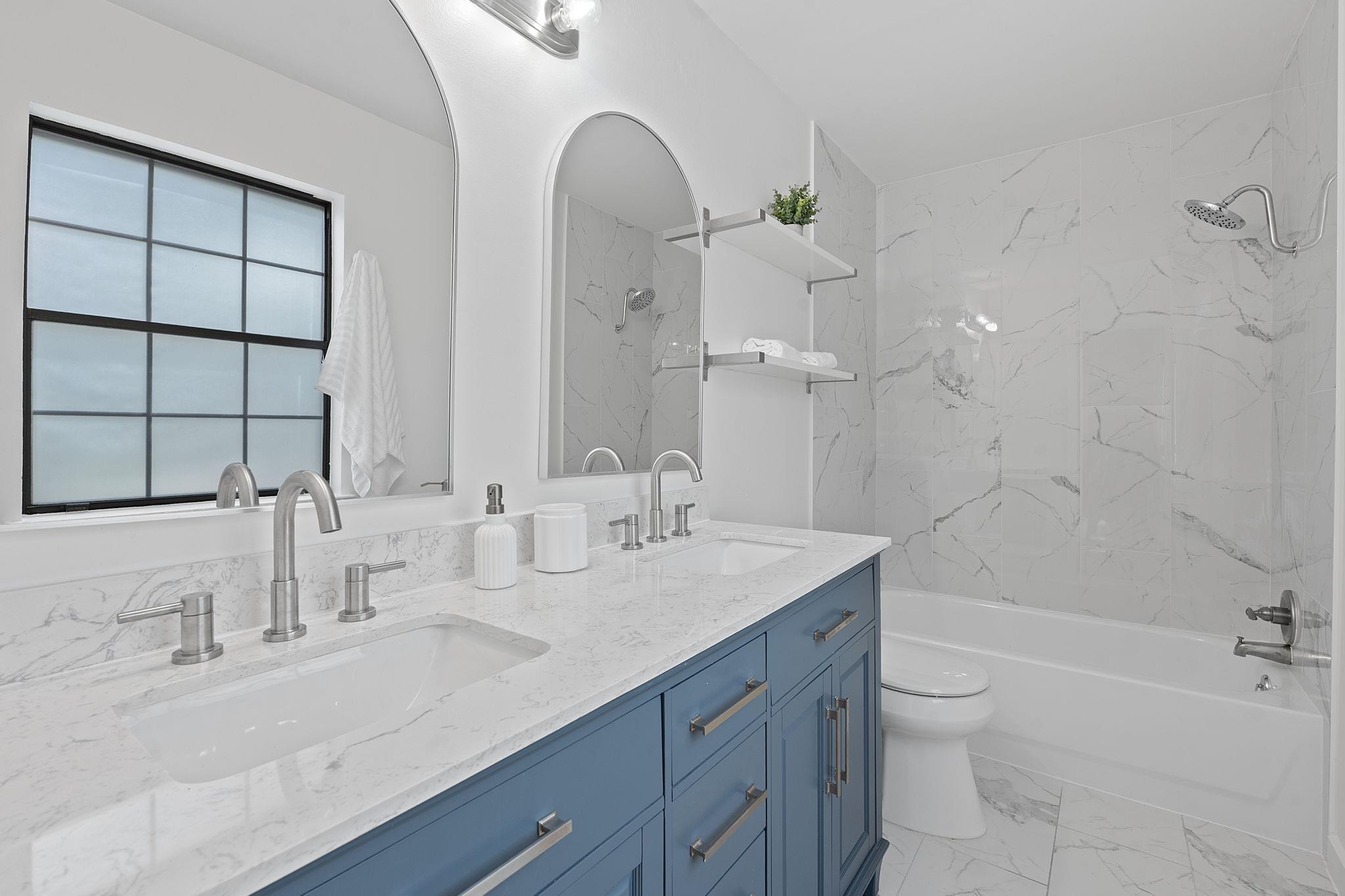 3633 Peregrine Falcon DR