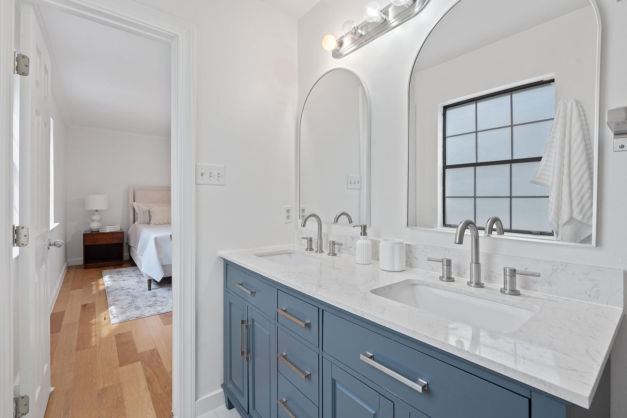 3633 Peregrine Falcon DR