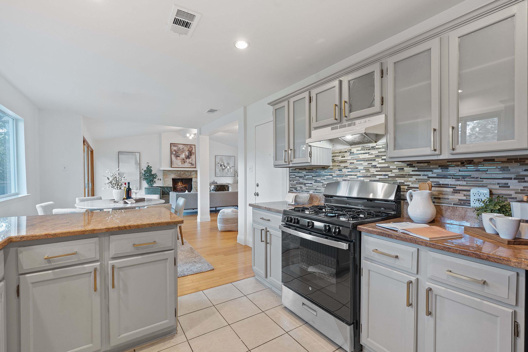 3633 Peregrine Falcon DR