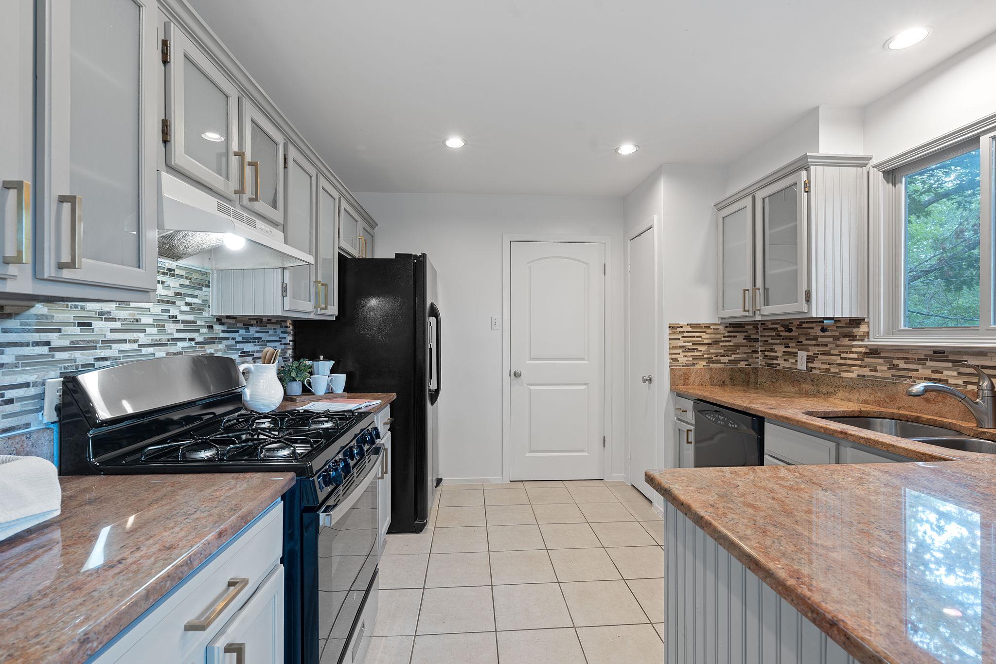 3633 Peregrine Falcon DR