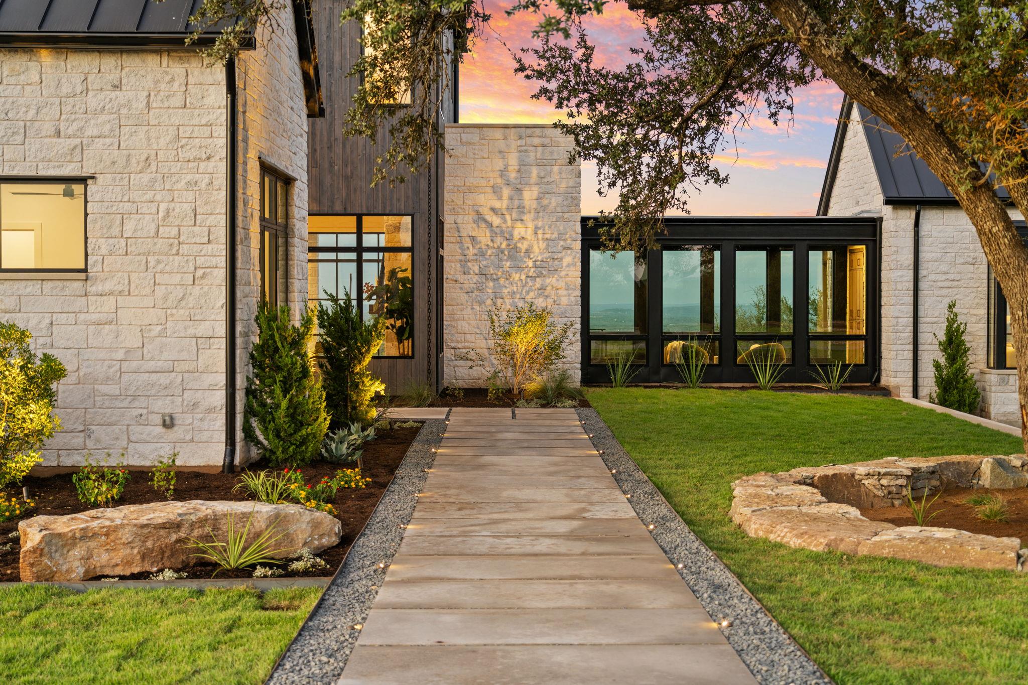 1779 Grande View TRL