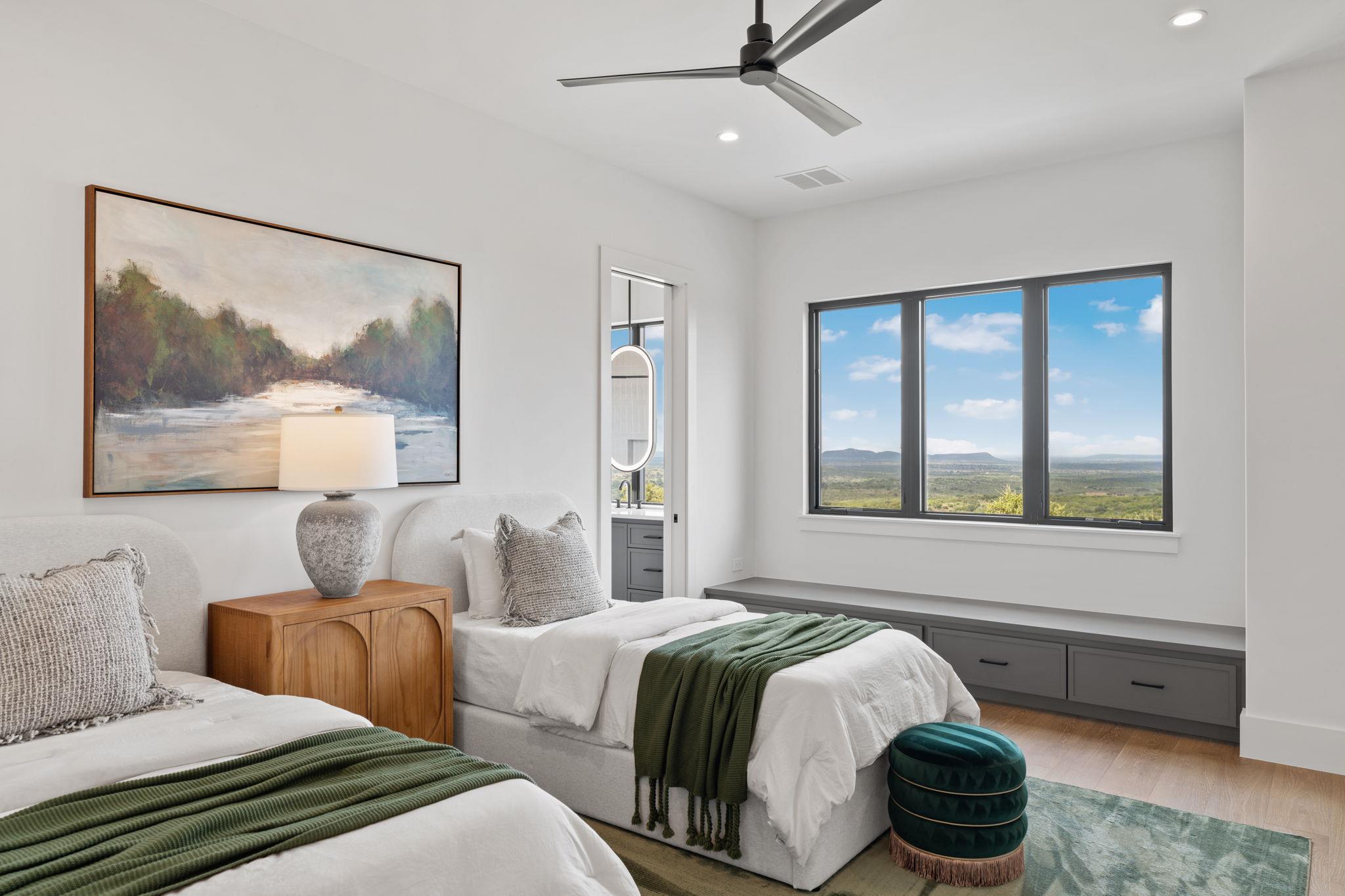 1779 Grande View TRL