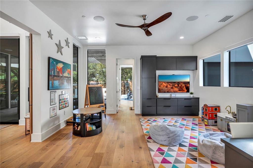 4811 Timberline DR