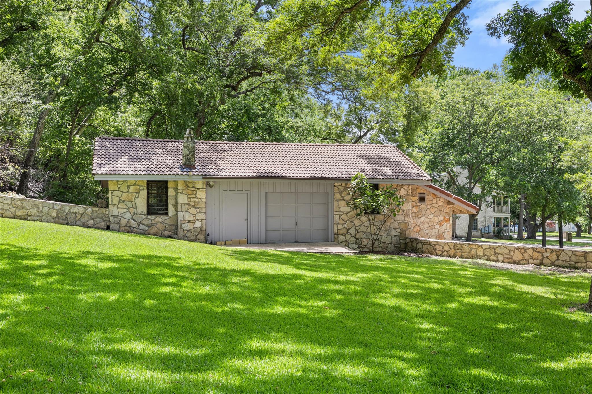3201 Rivercrest DR