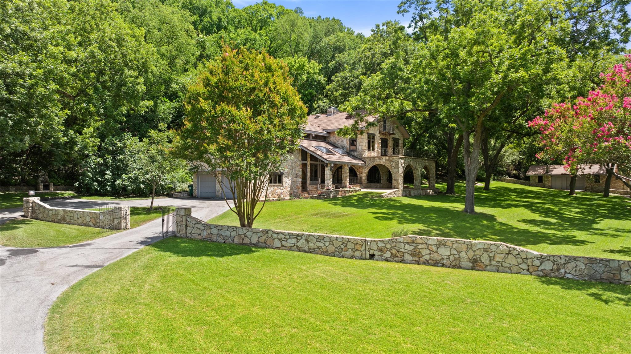 3201 Rivercrest DR