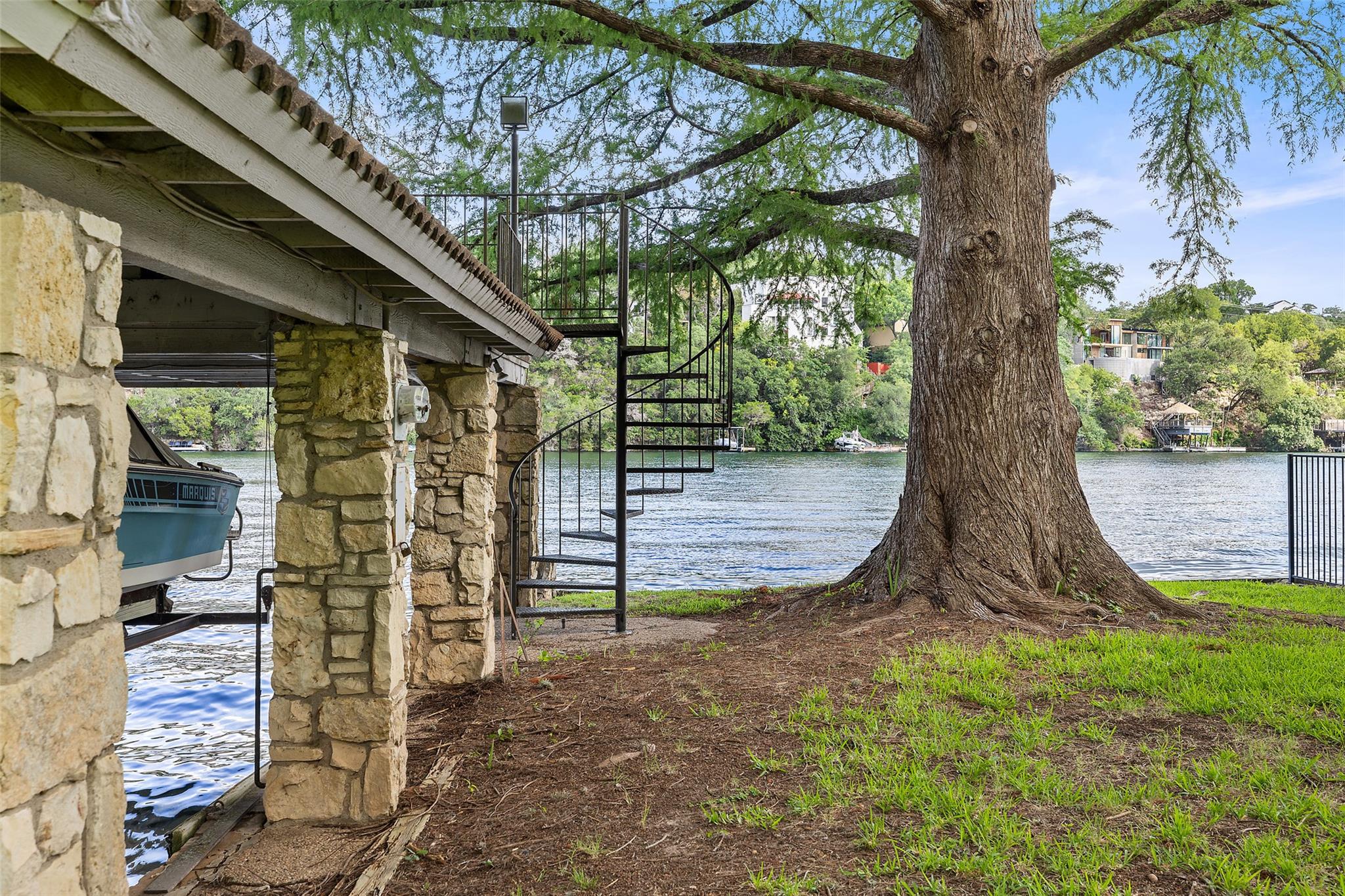 3201 Rivercrest DR