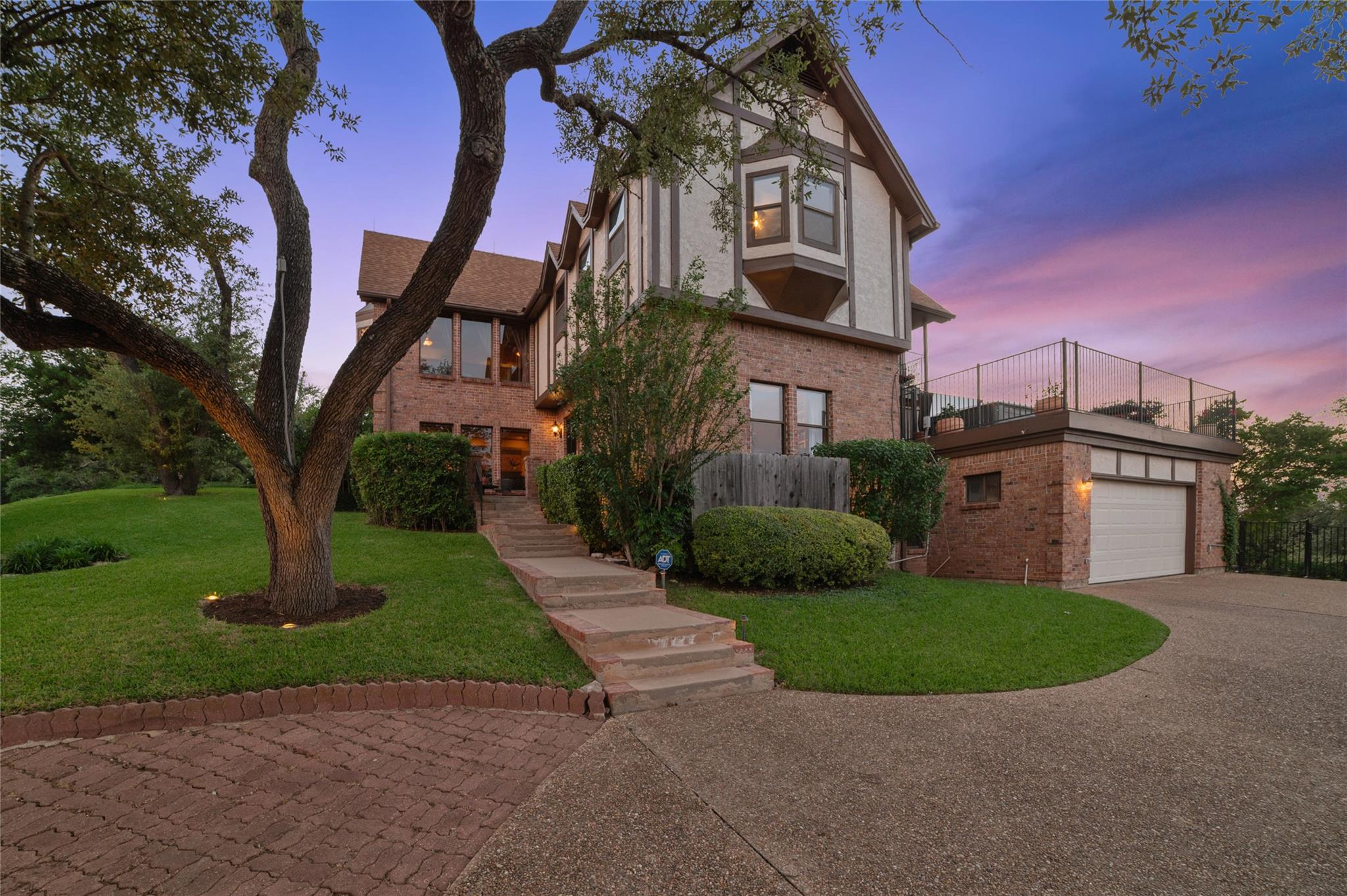 2006 WYCHWOOD DR