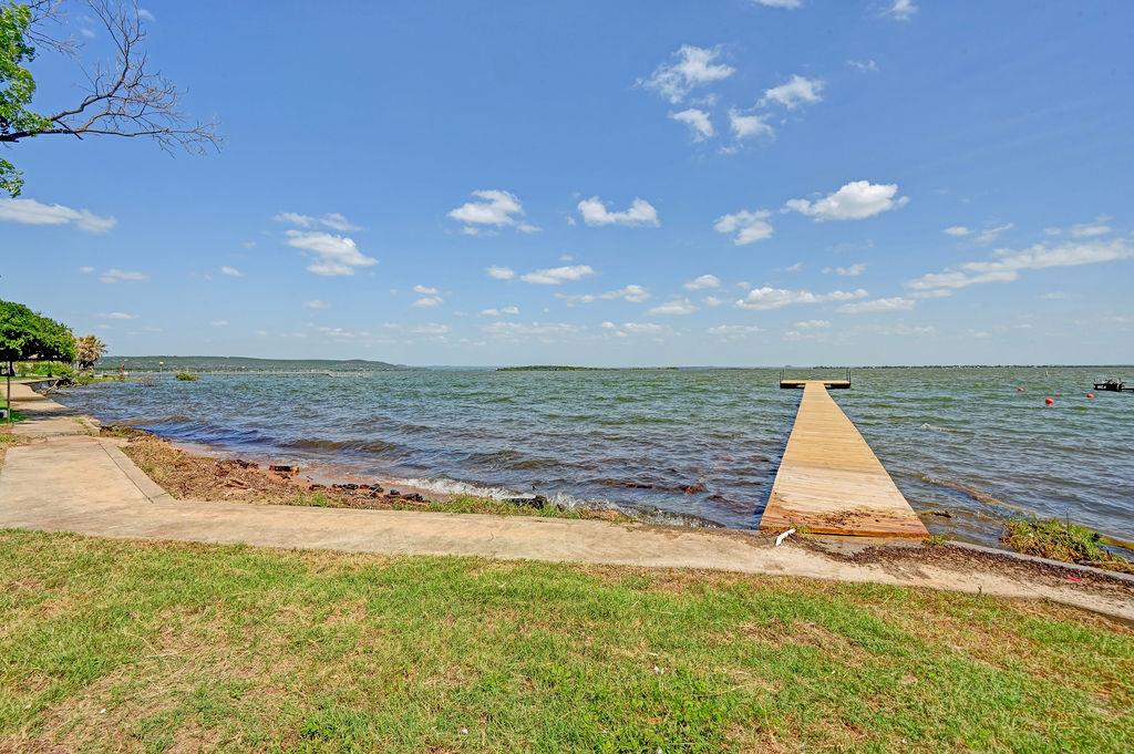 819 Lakeshore LOOP