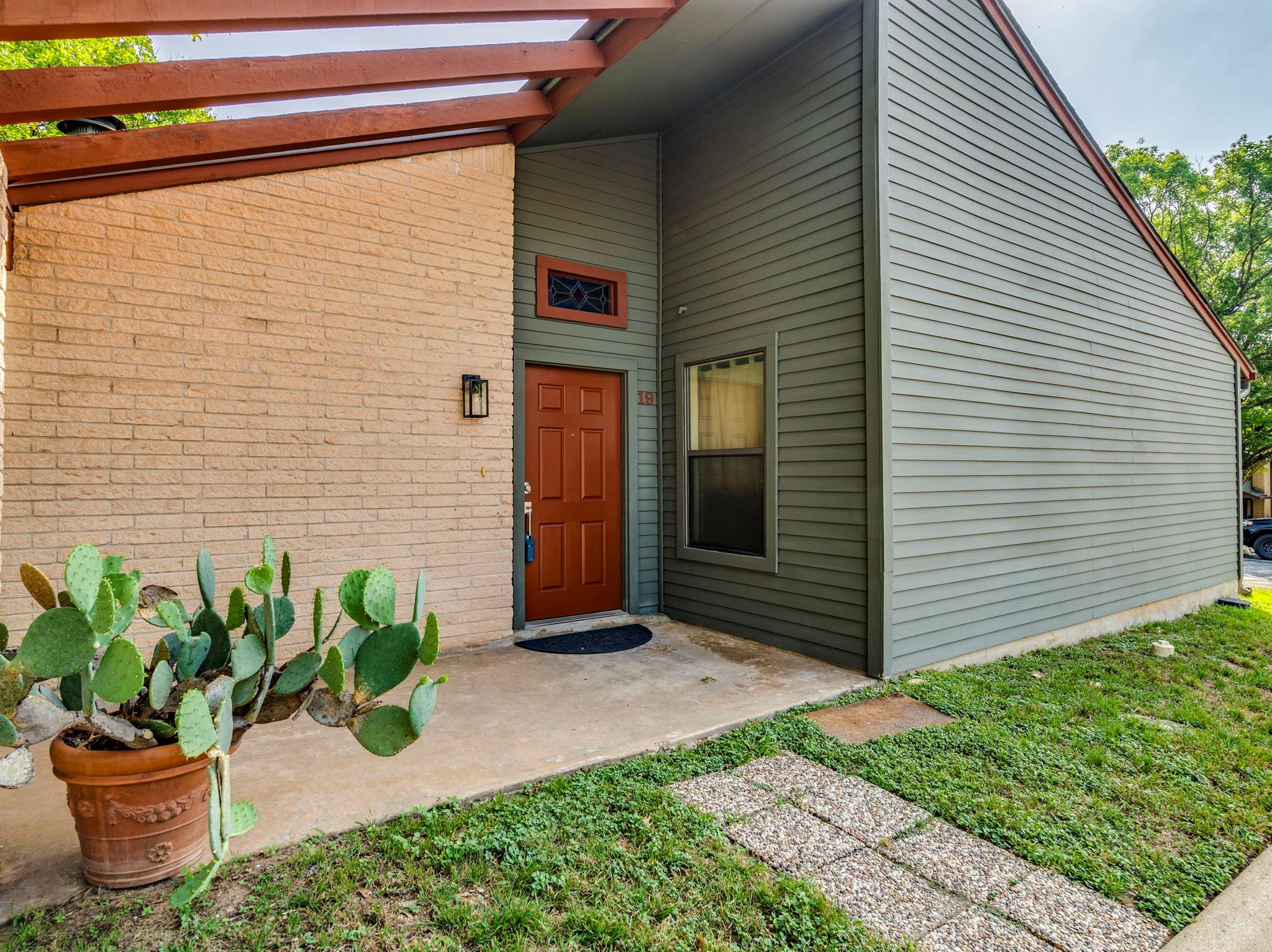 3815 Menchaca RD # 19