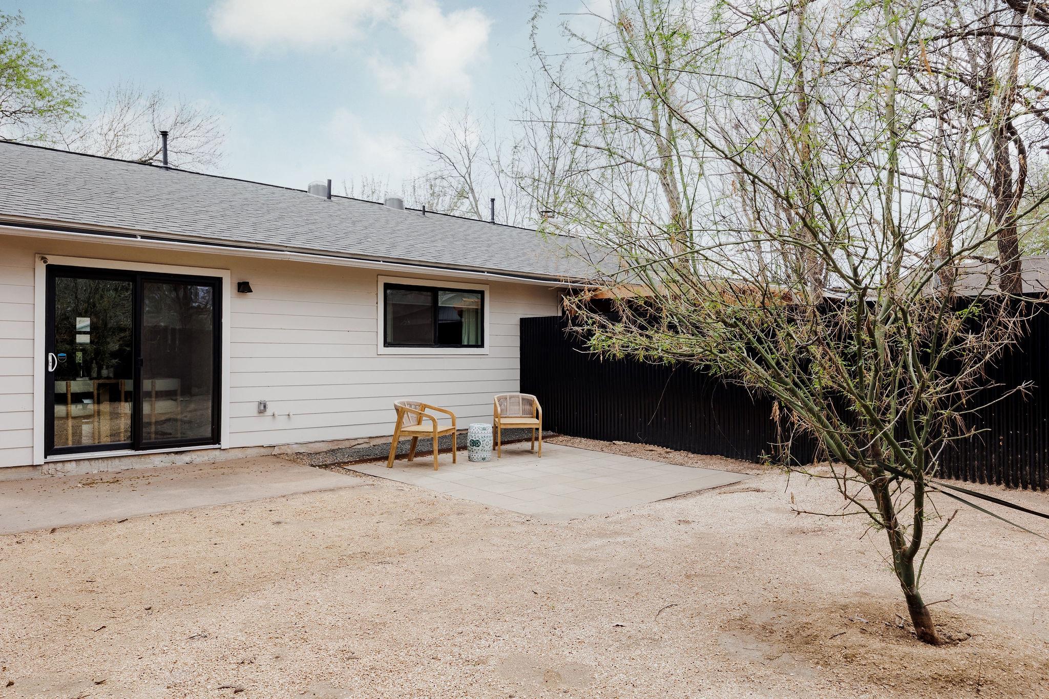 2220 E Stassney LN # B