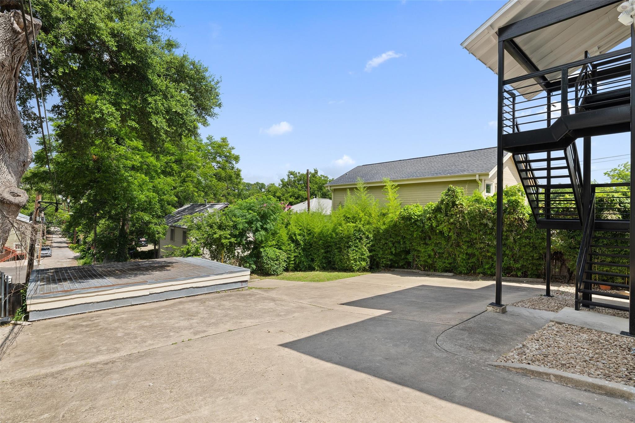 1004 West Ave