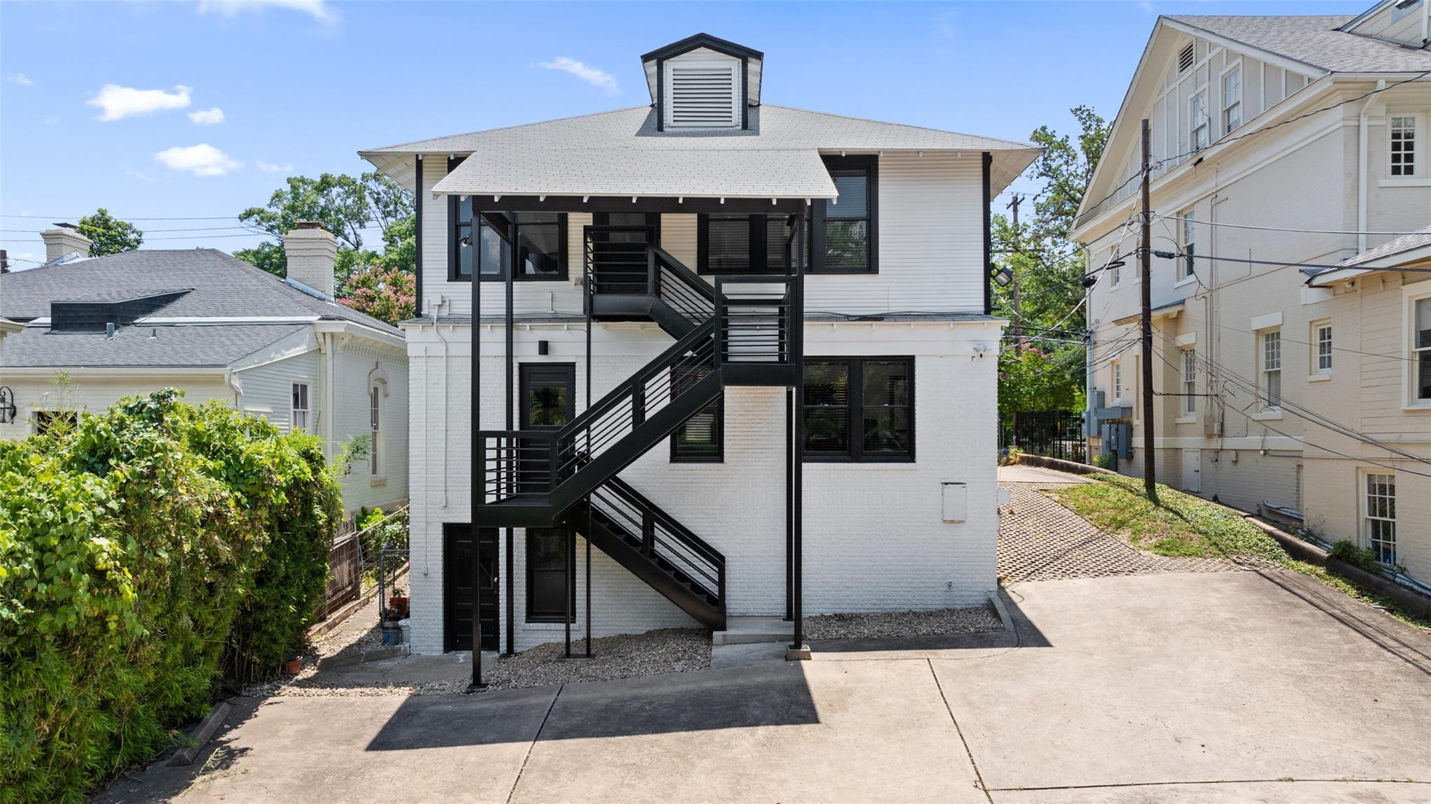 1004 West Ave