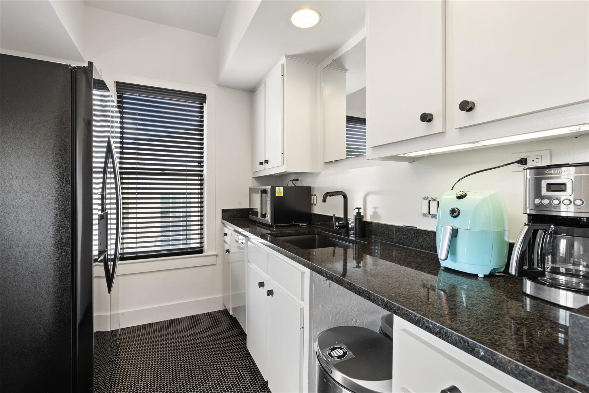 1004 West Ave