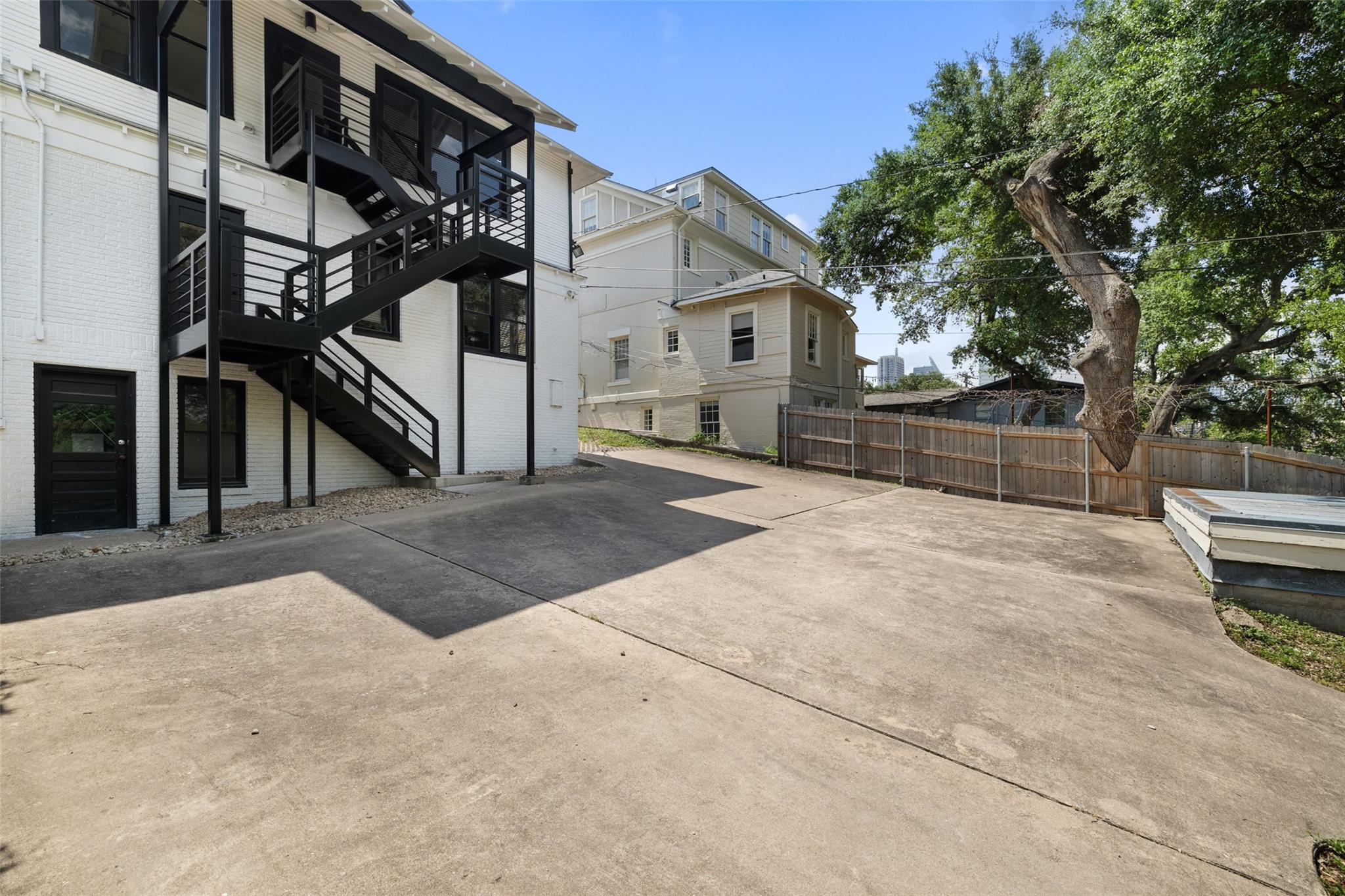 1004 West Ave