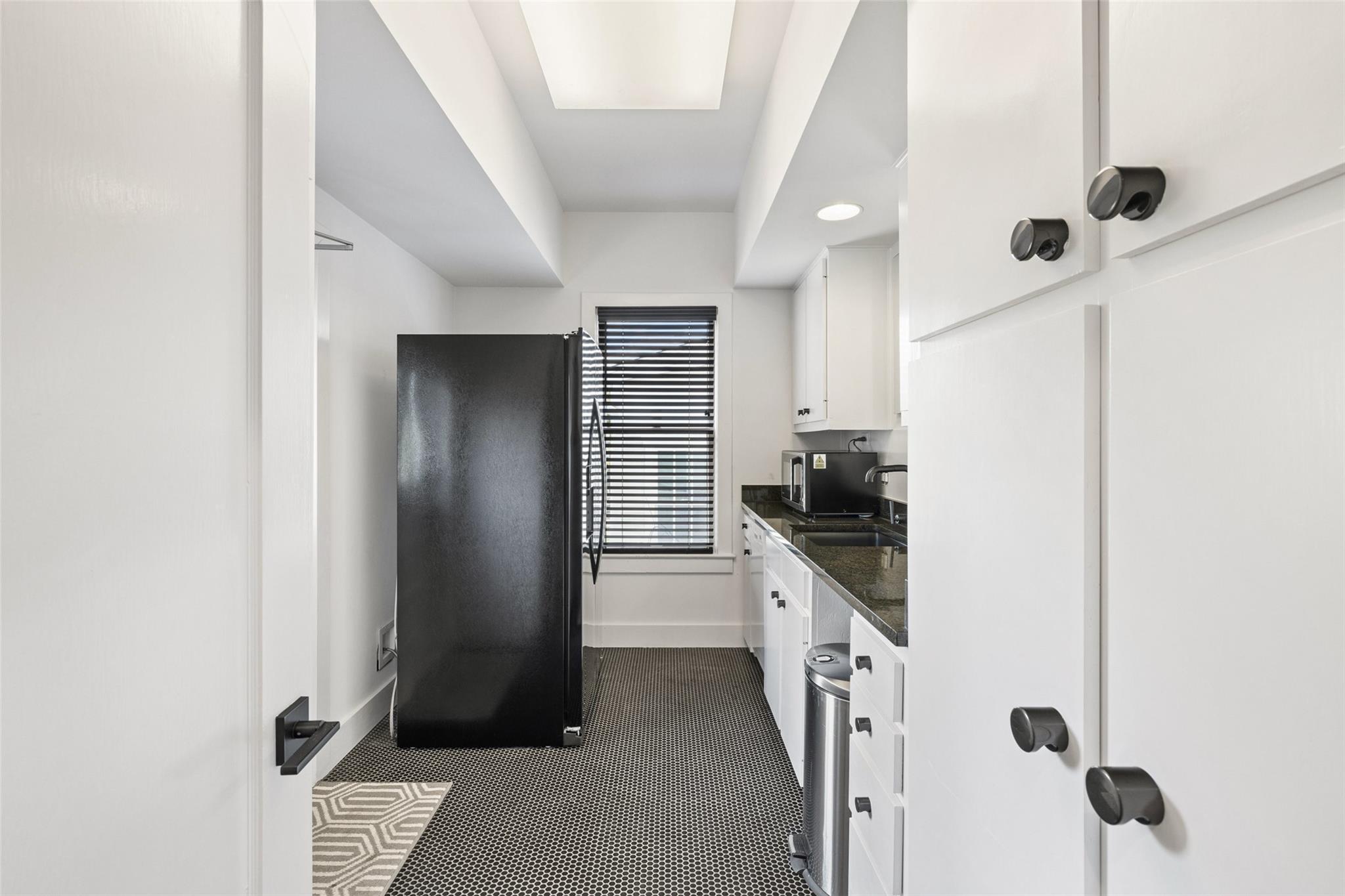 1004 West Ave