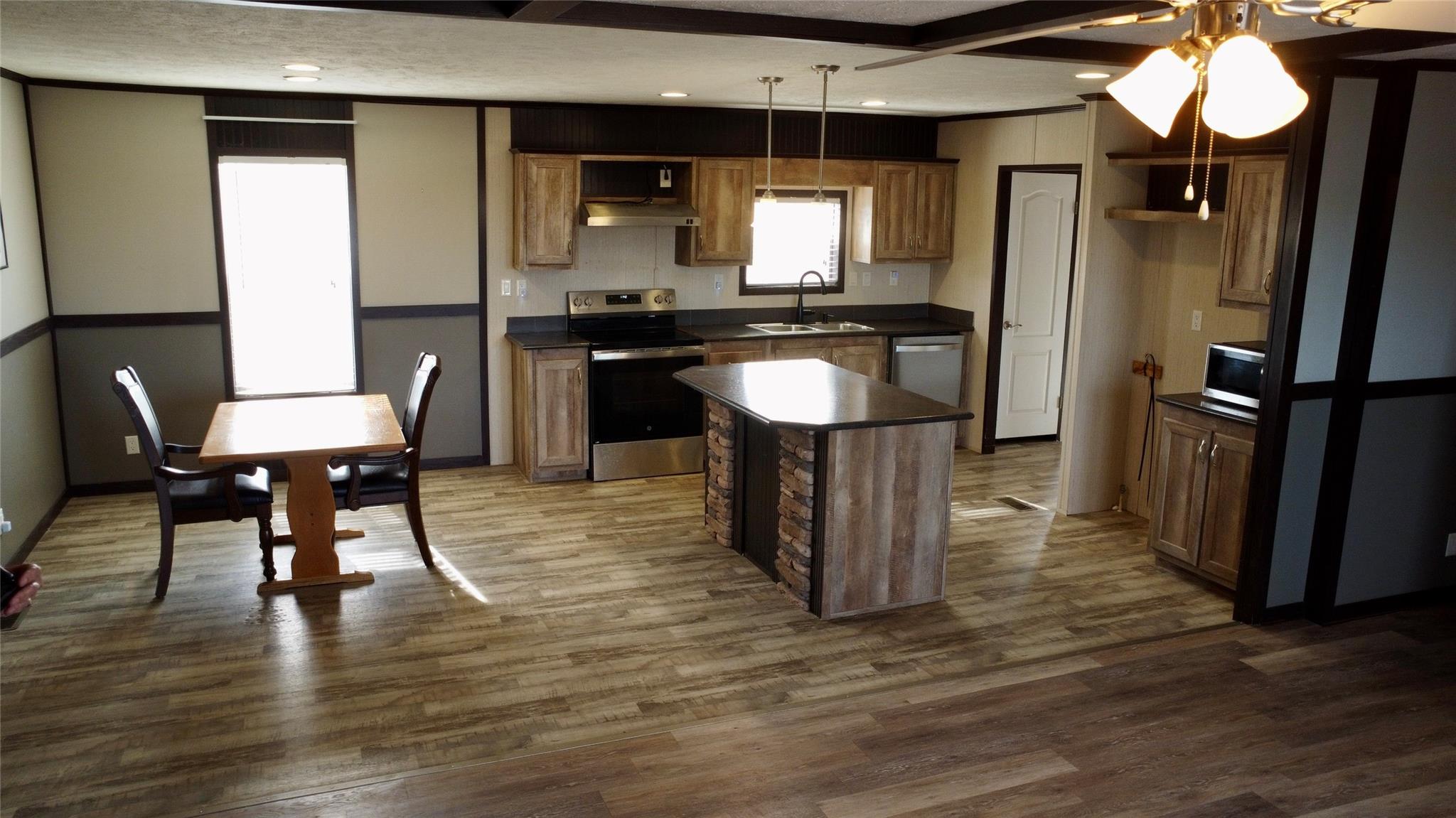 17310 State Hwy 95 S # B