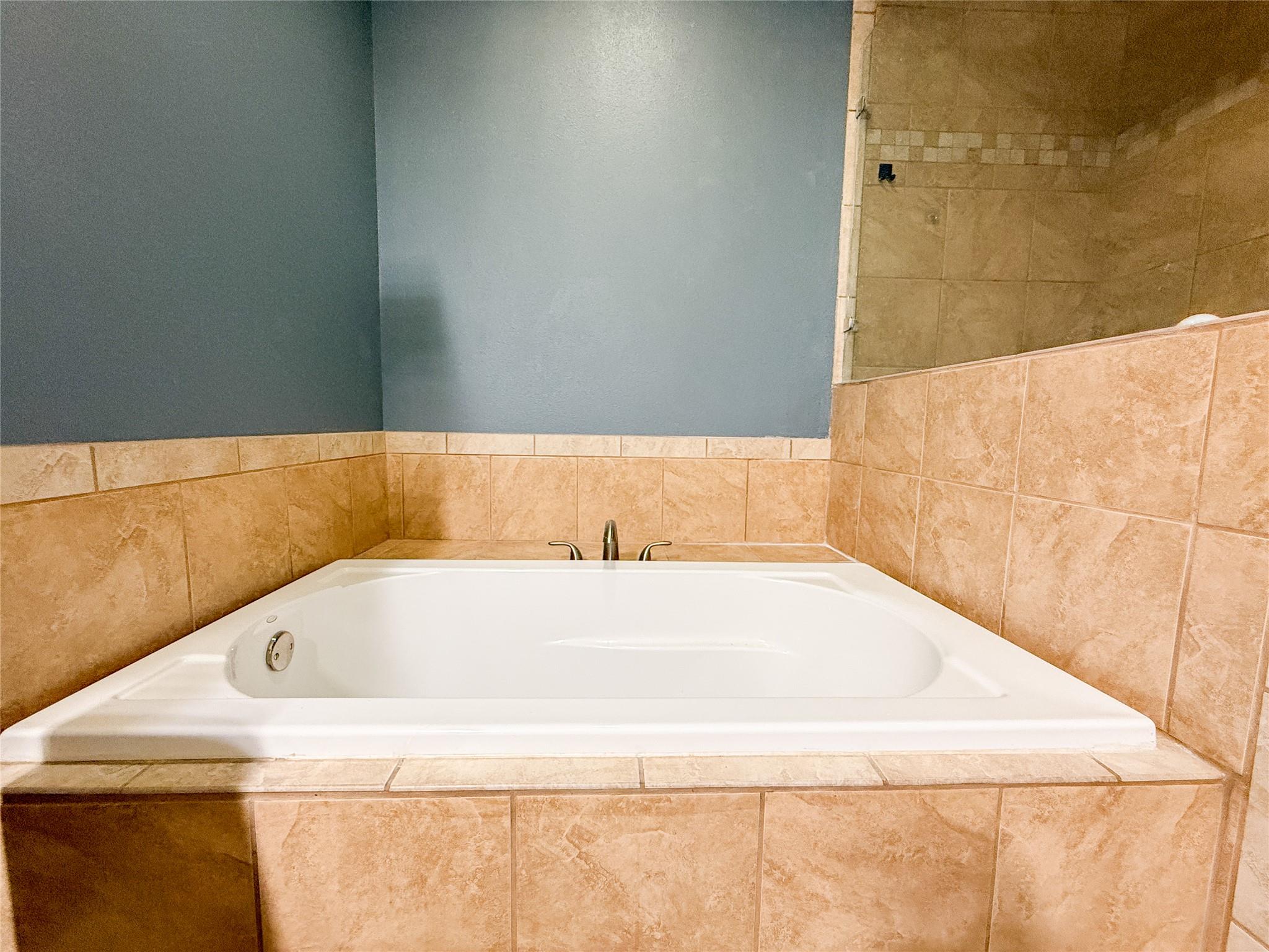 2450 Wickersham LN # 103