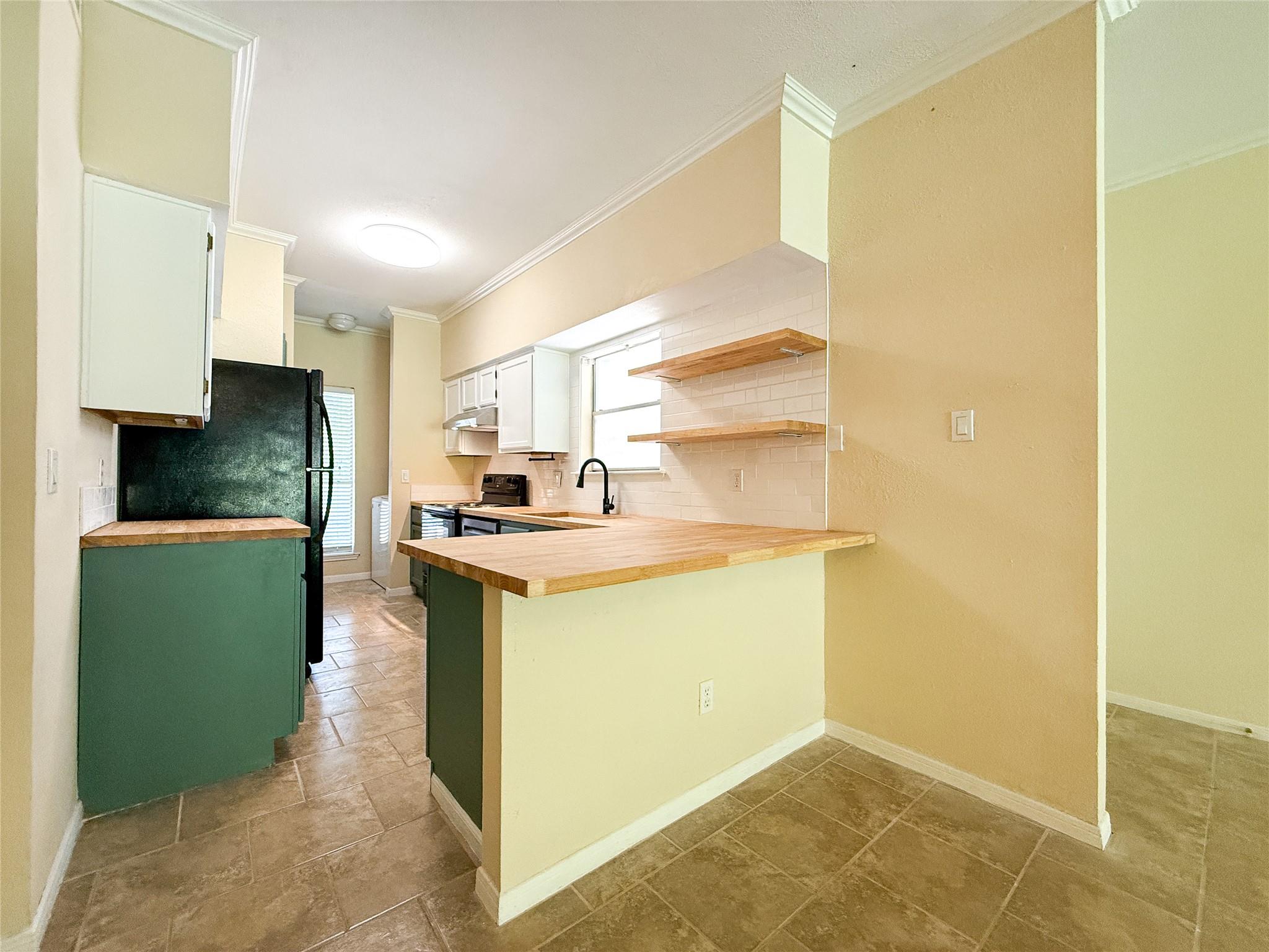2450 Wickersham LN # 103