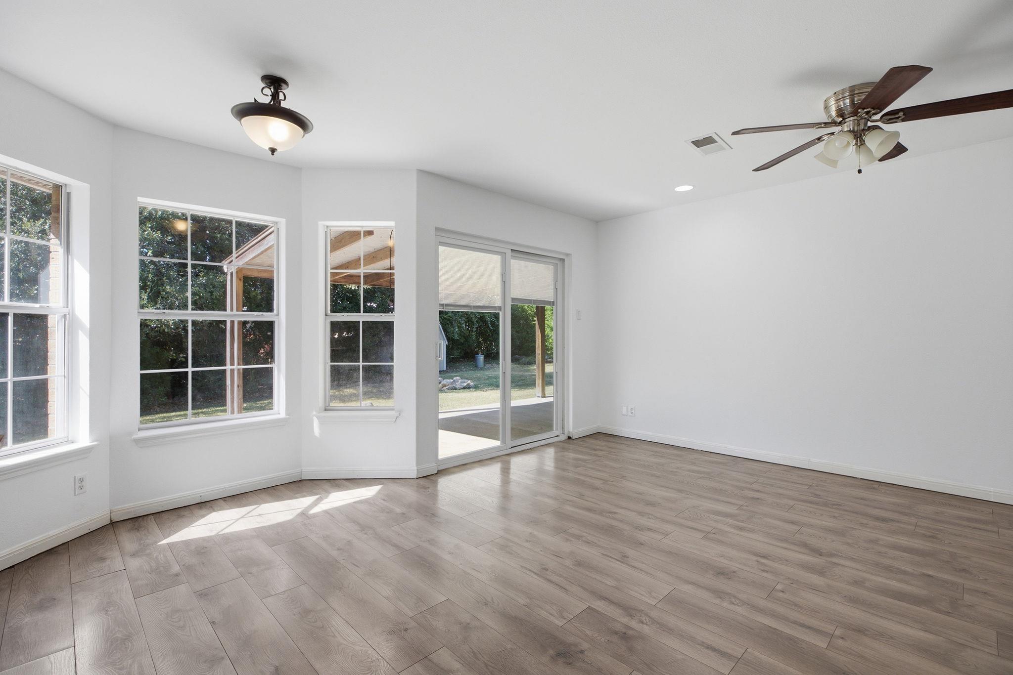 703 Post Oak CIR