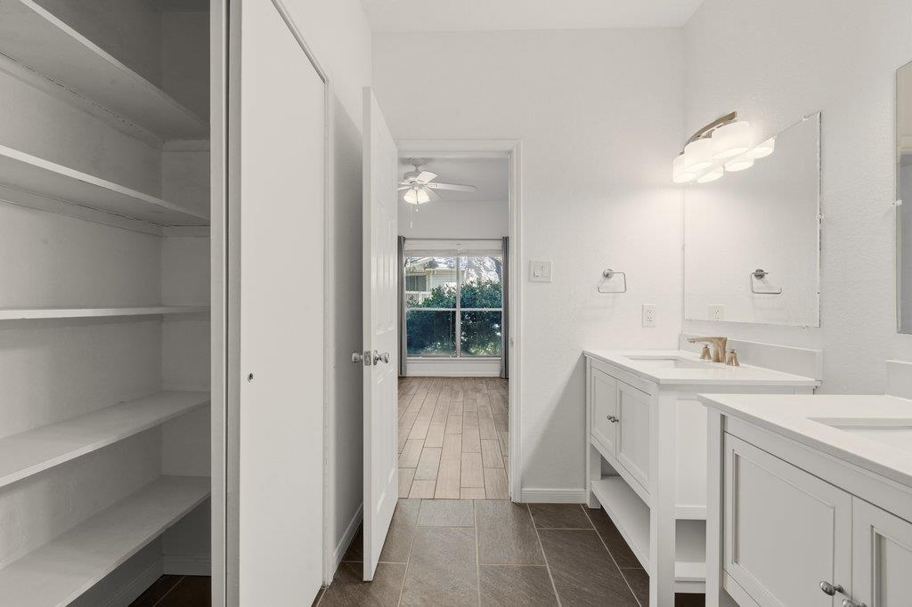 2450 Wickersham LN # 1006