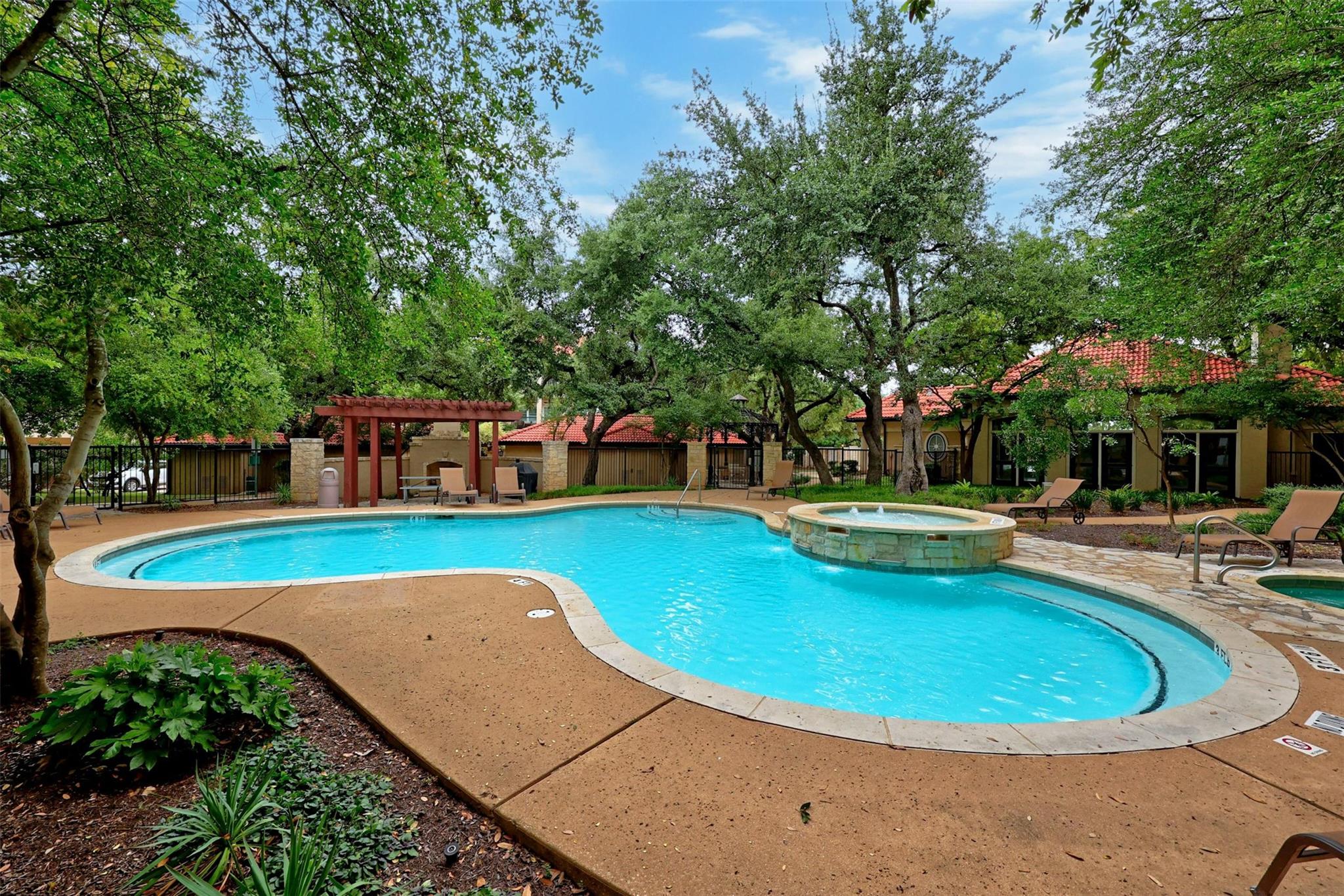 9525 N Capital Of Texas Highway # 433