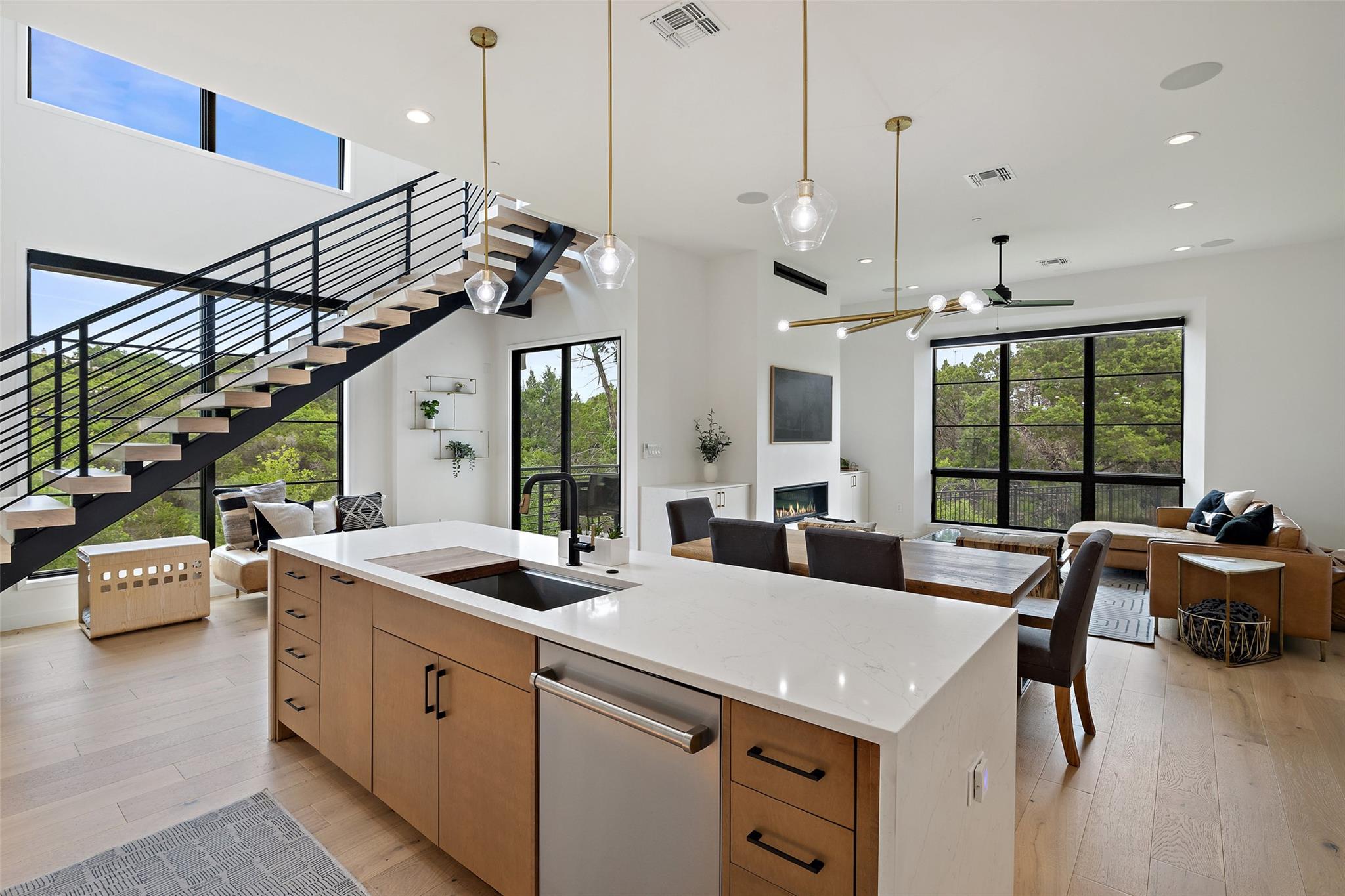 903 Alexia LN