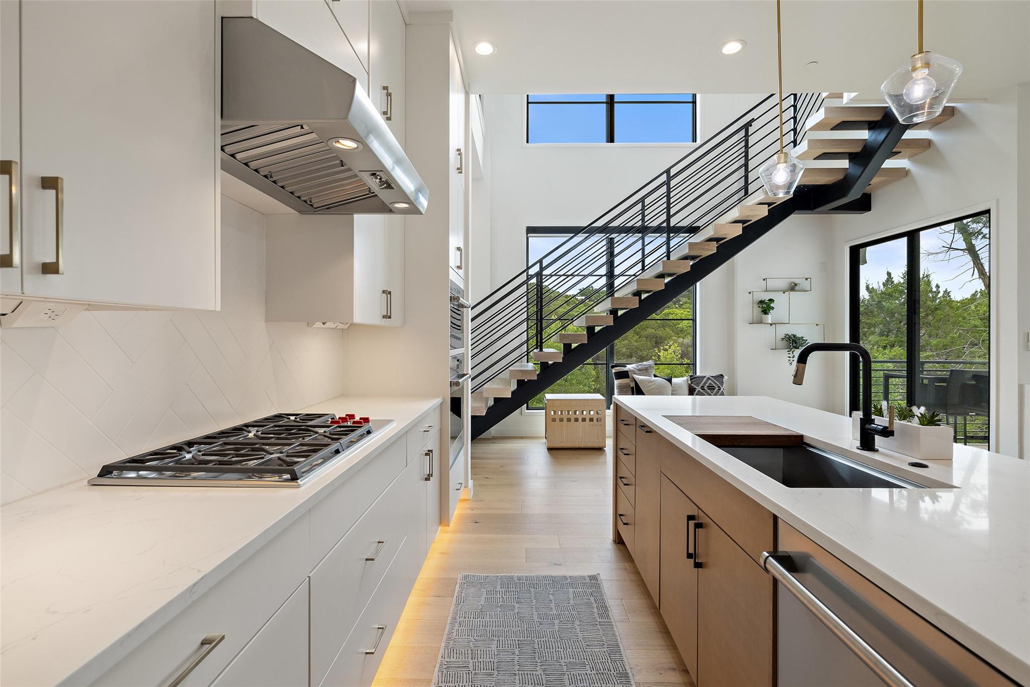 903 Alexia LN